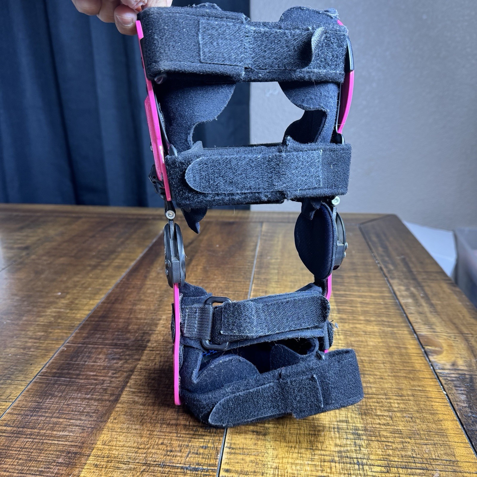 Townsend Rebel Motion Hinge Left Knee Brace Size Small Adjustable Pink (E1)