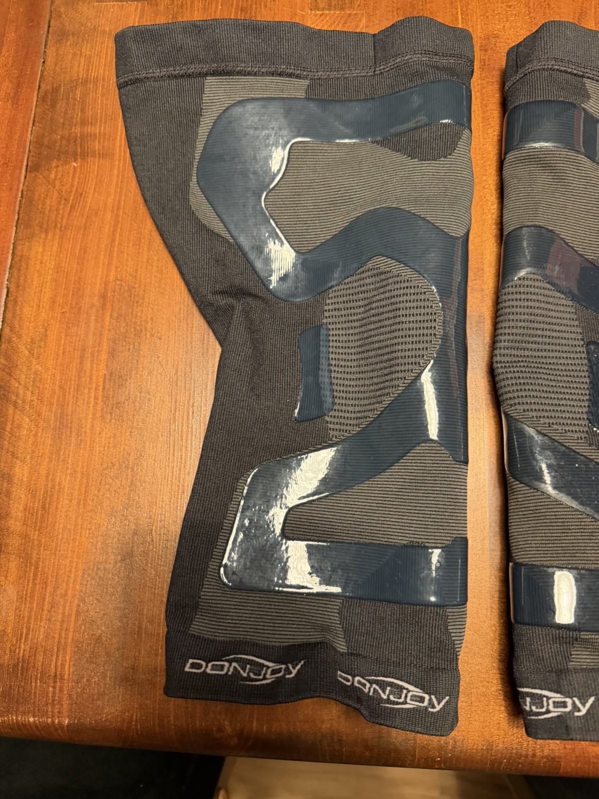 DonJoy Performance TriZone Knee Support Sleeve L Pair, Set of 2 Compression