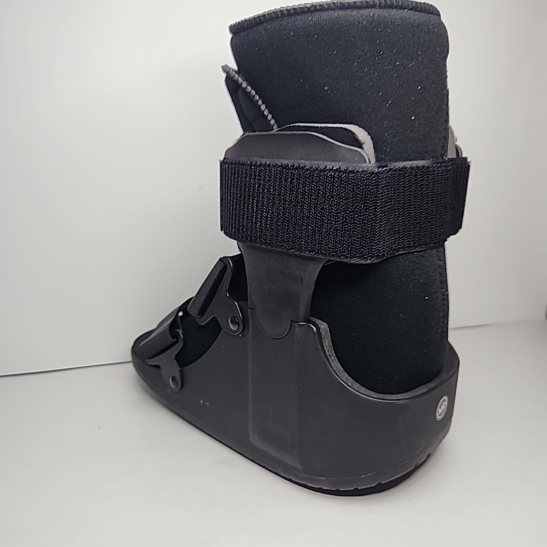 United Ortho USA14013 Short Cam Walker Fracture Boot, Medium, Black
