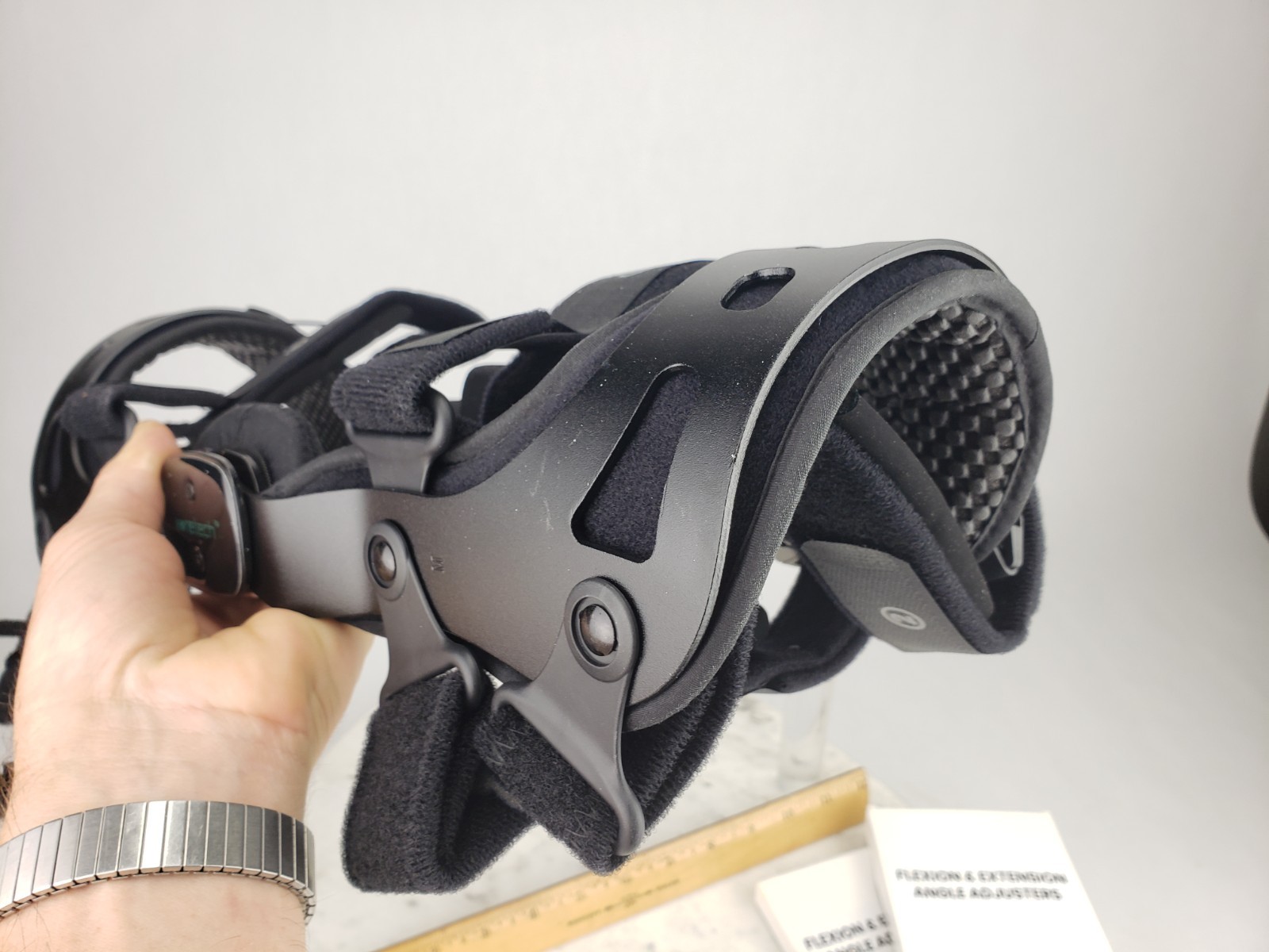 Coretech Dual 845 OA Knee Brace – Medium Left SUP2079BLKLM Comfortable