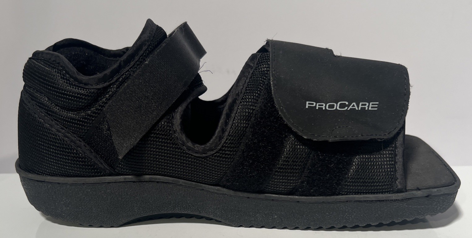 DJO Global ProCare Squared Toe Post Op Shoe Size Medium 79-81235 Black