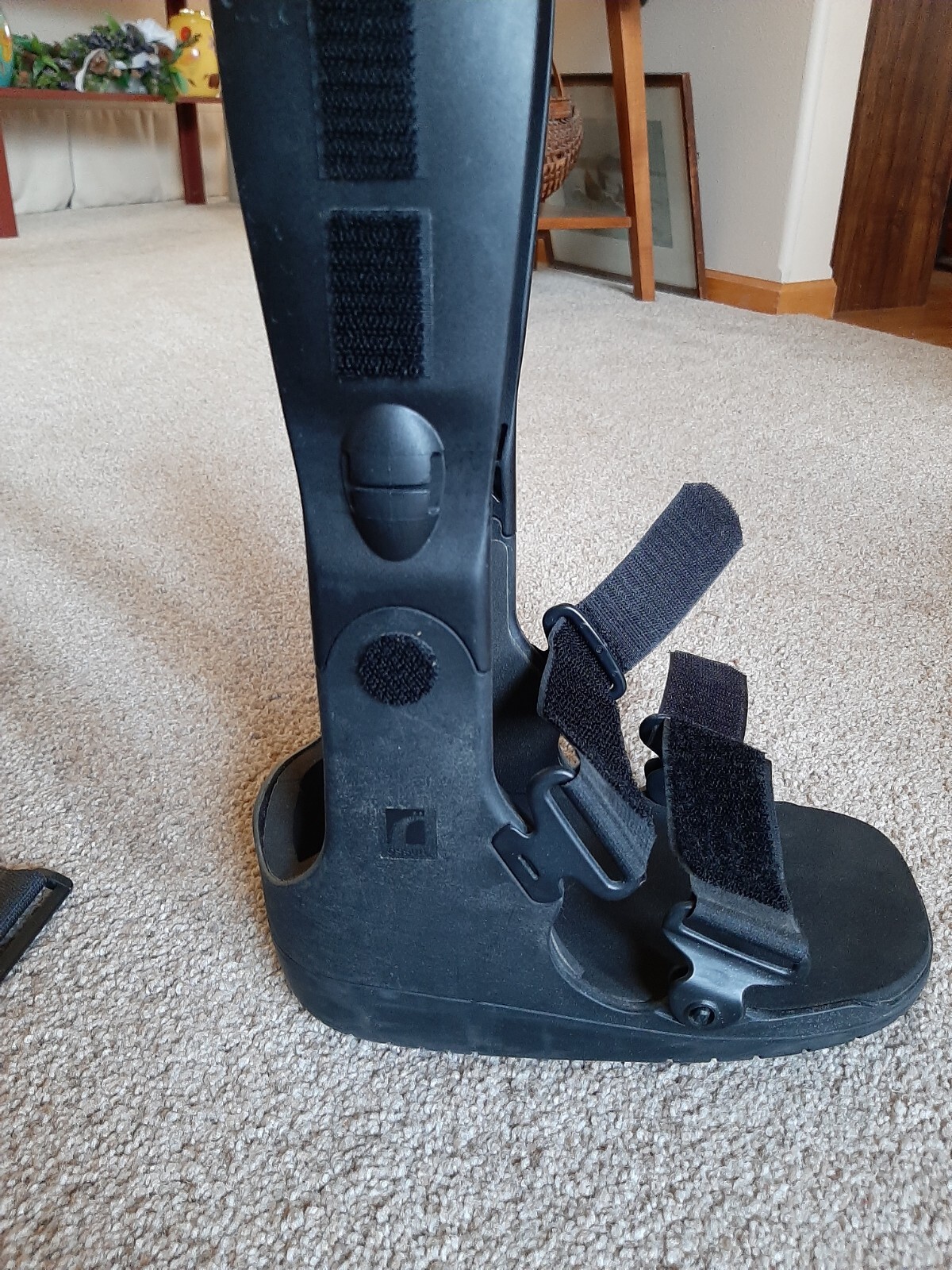 OSSUR Pump Up Walking Boot for Broken Fractured Sprained Foot/Ankle Adult Small