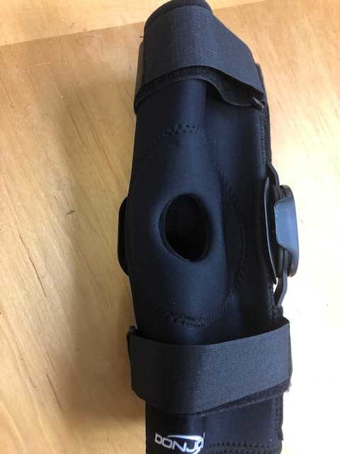 DonJoy HINGED KNEE, REM BUTTRESS SIZE MEDIUM 11-2006-3