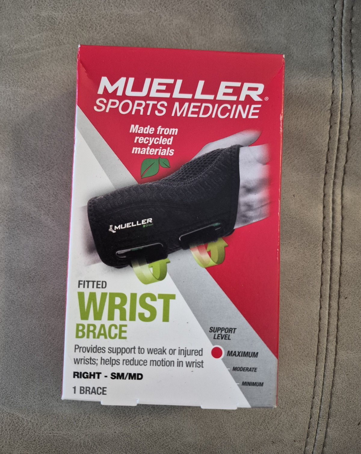 Mueller Fitted Wrist Brace Right SM/MD Adjustable Antimicrobial Support Black