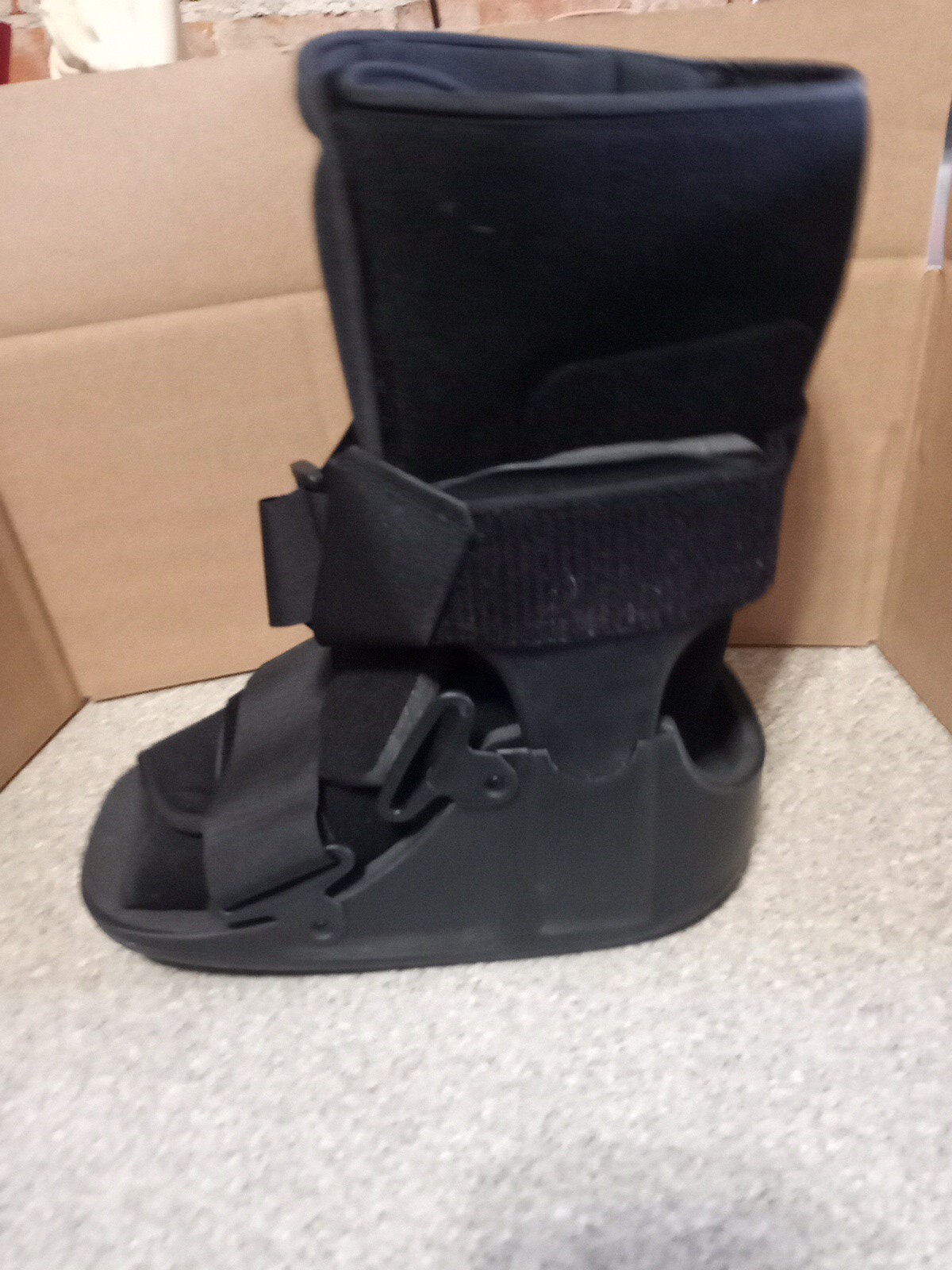 New United Ortho Air Cam Walker Fracture Boot, Medium