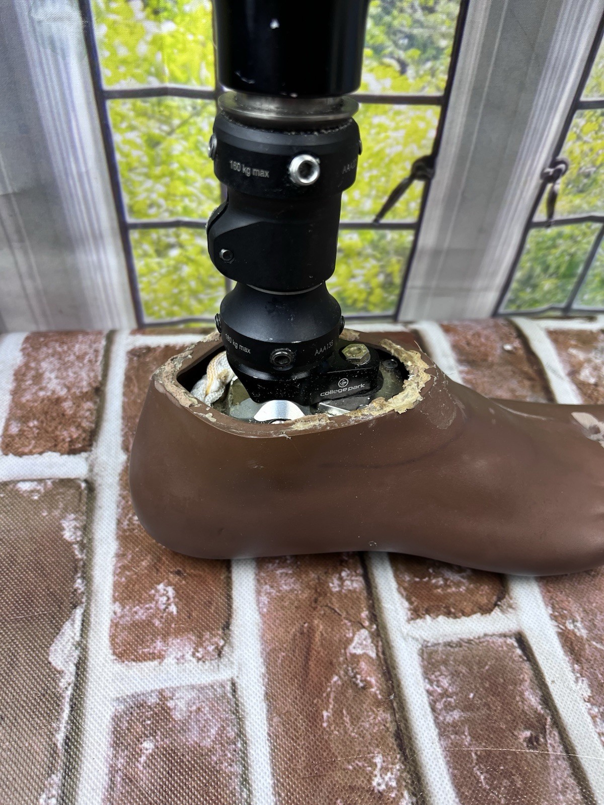 Complete Prosthetic Right Leg Knee WillowWood Limblogic Trulife