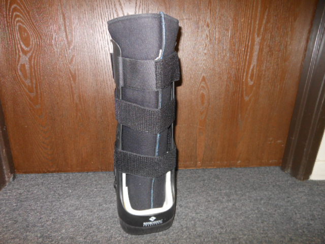 Royce Medical Equalizer Pre-Inflated Airwalker, sz Large