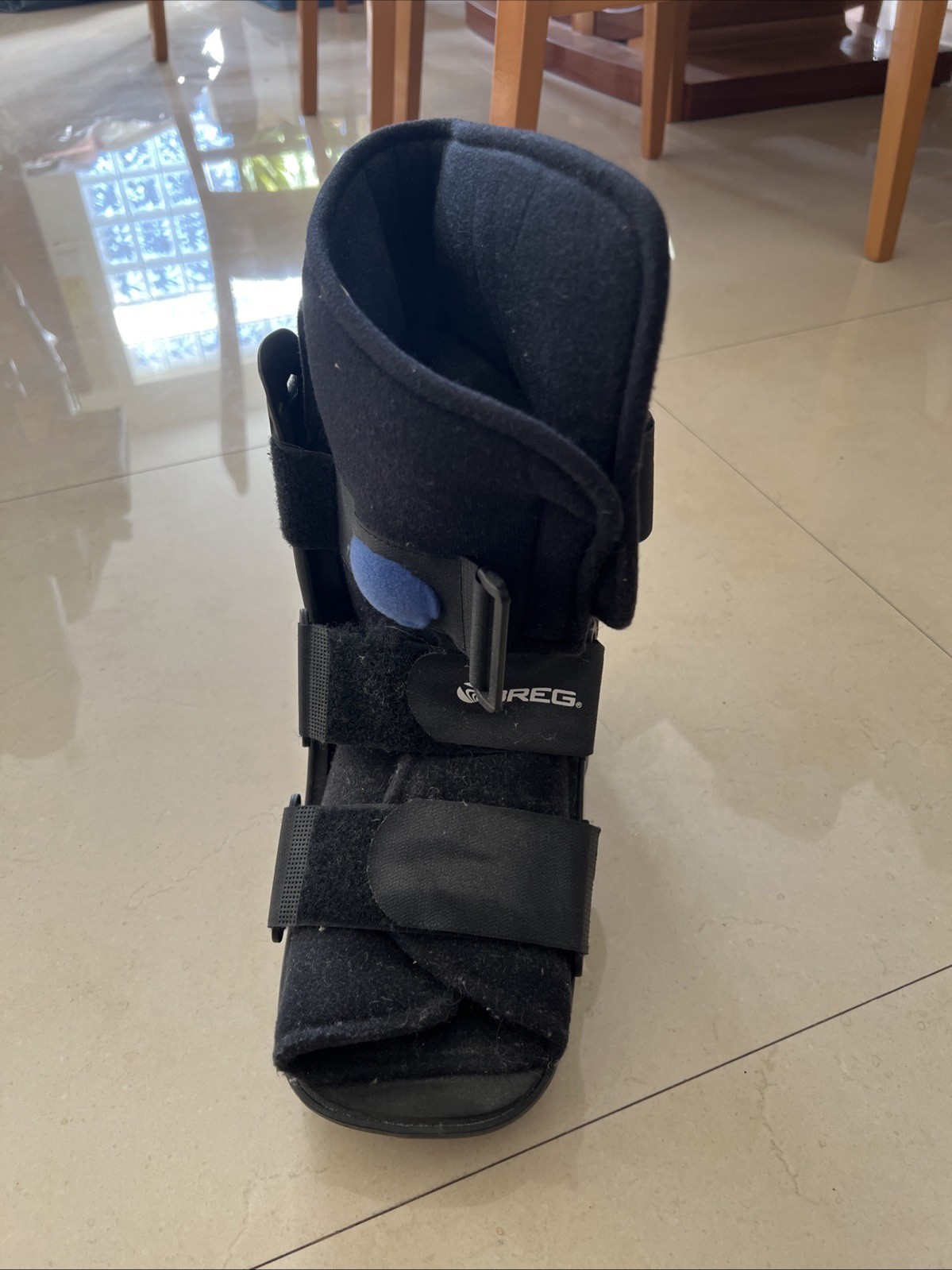 Breg Integrity Fracture Walker Air Short Boot Size Medium, 100004-030