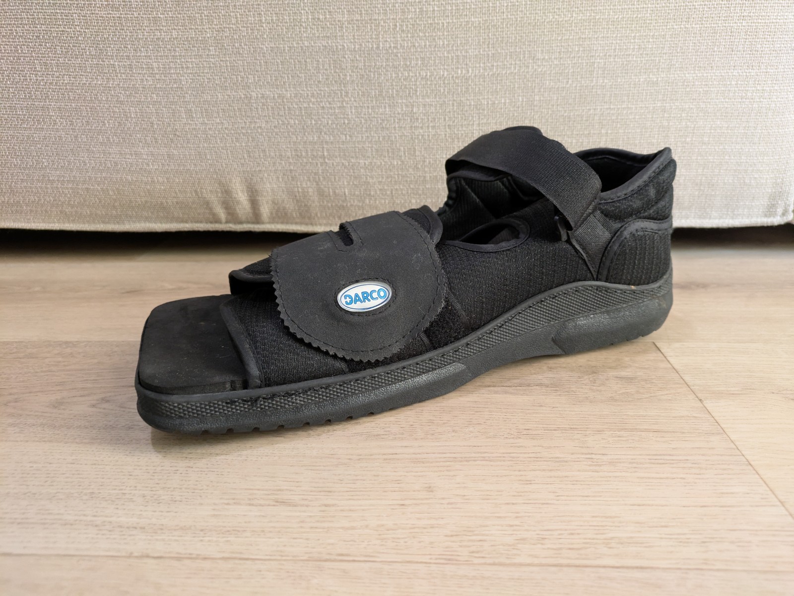 Darco Men’s Med-Surg Post-Op Shoe for Broken Foot or Toe, Large (10.5-12)