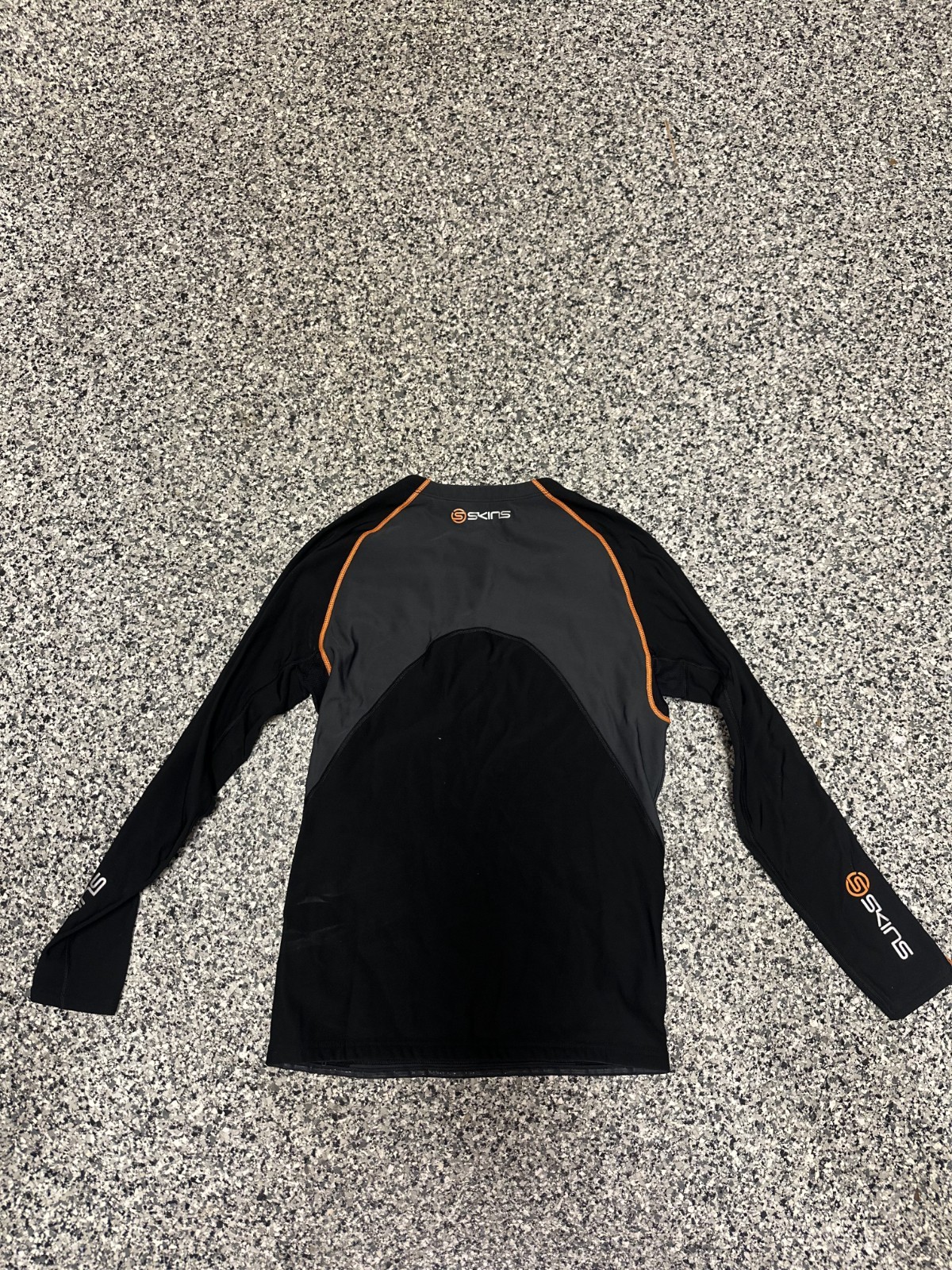 SKINS S400 Thermal Compression Set Size Large — Long Sleeve Top + 3/4 Tights
