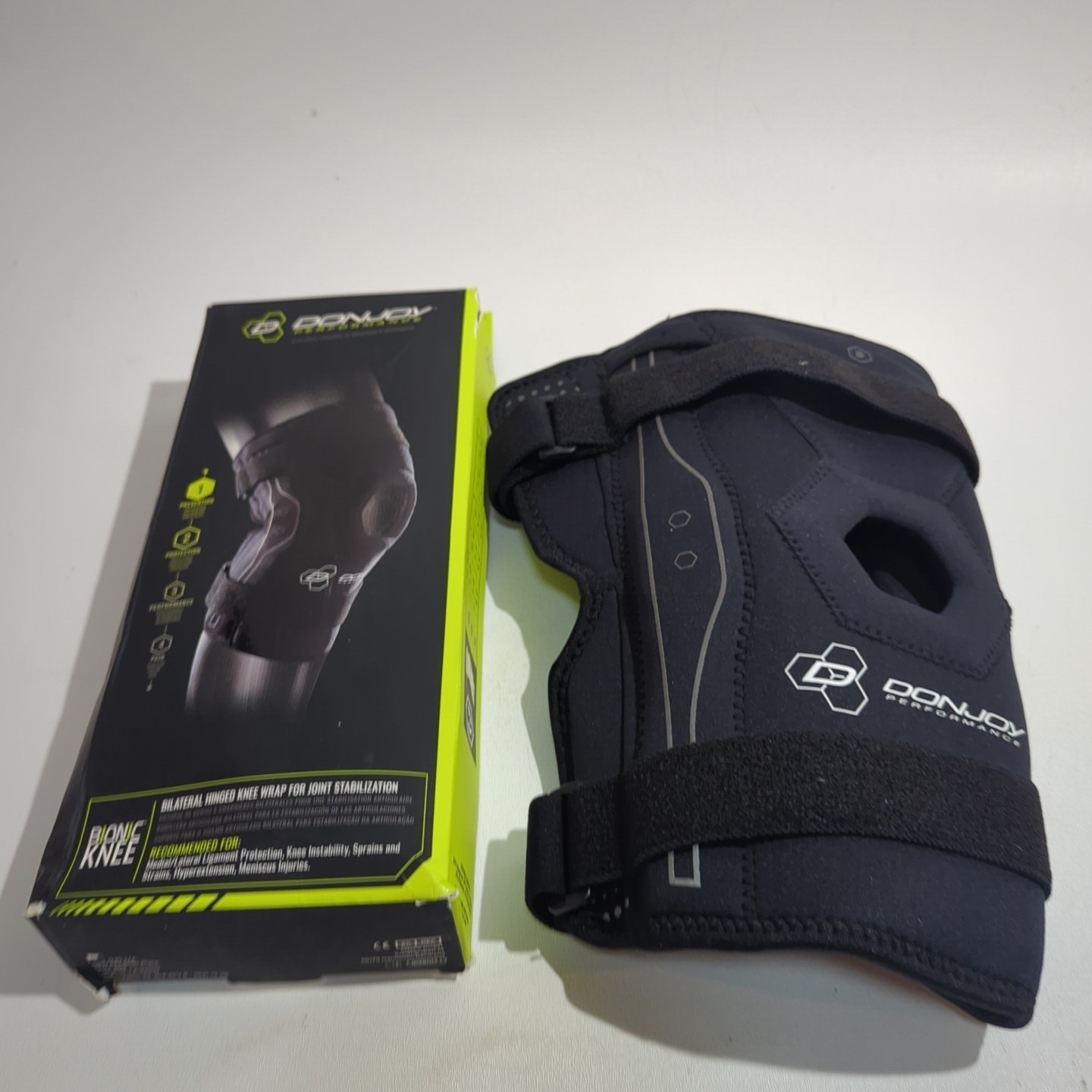 DonJoy Performance Bionic Knee Brace Hinged Adjustable Patella Support Black Lrg