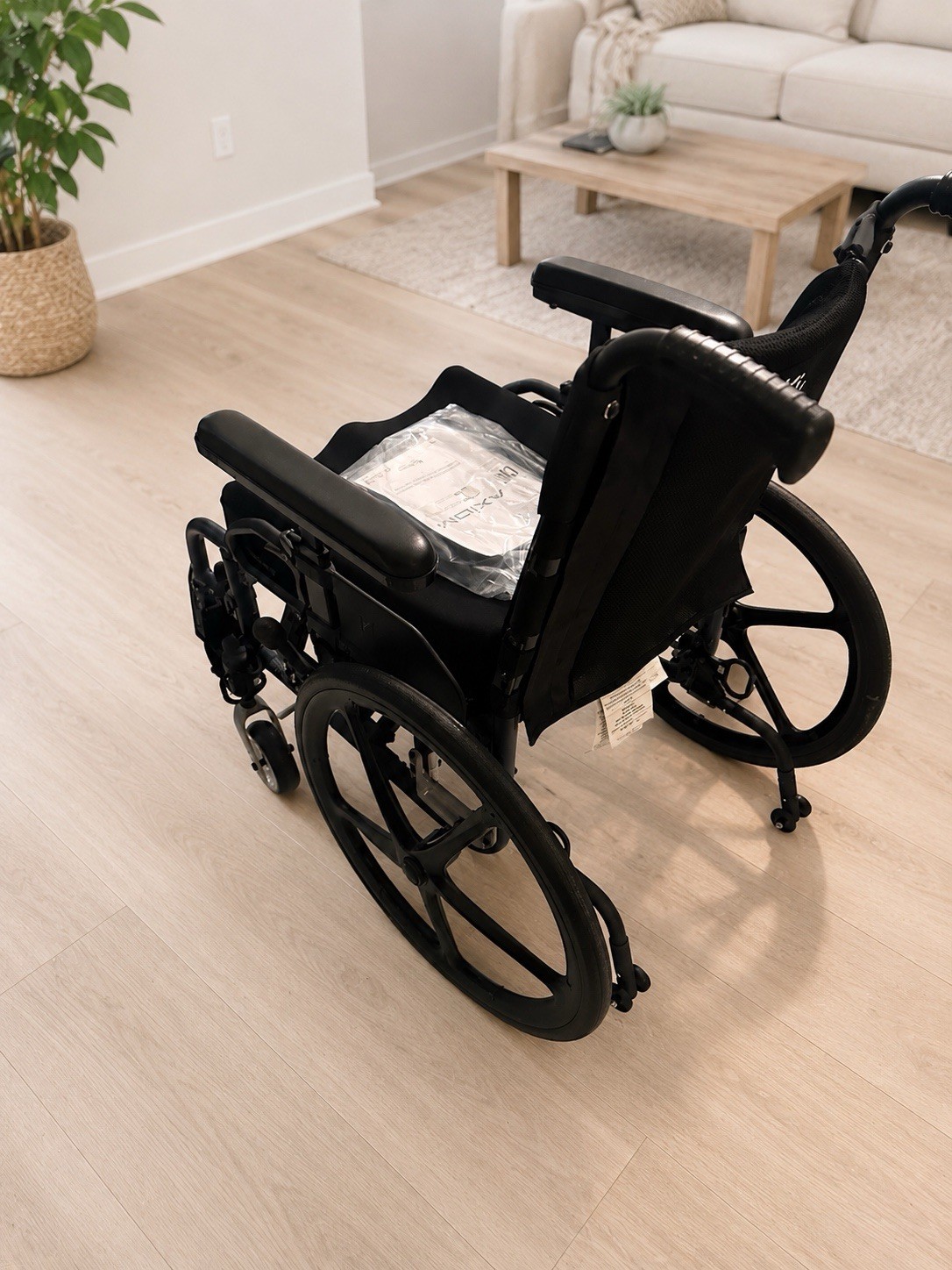 Catalyst 5 Wheel Chair Ultra Light Axiom SP Cushion & accessories .