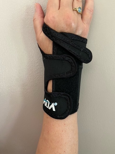AOA Right Hand Wrist Guard – Black – Large
