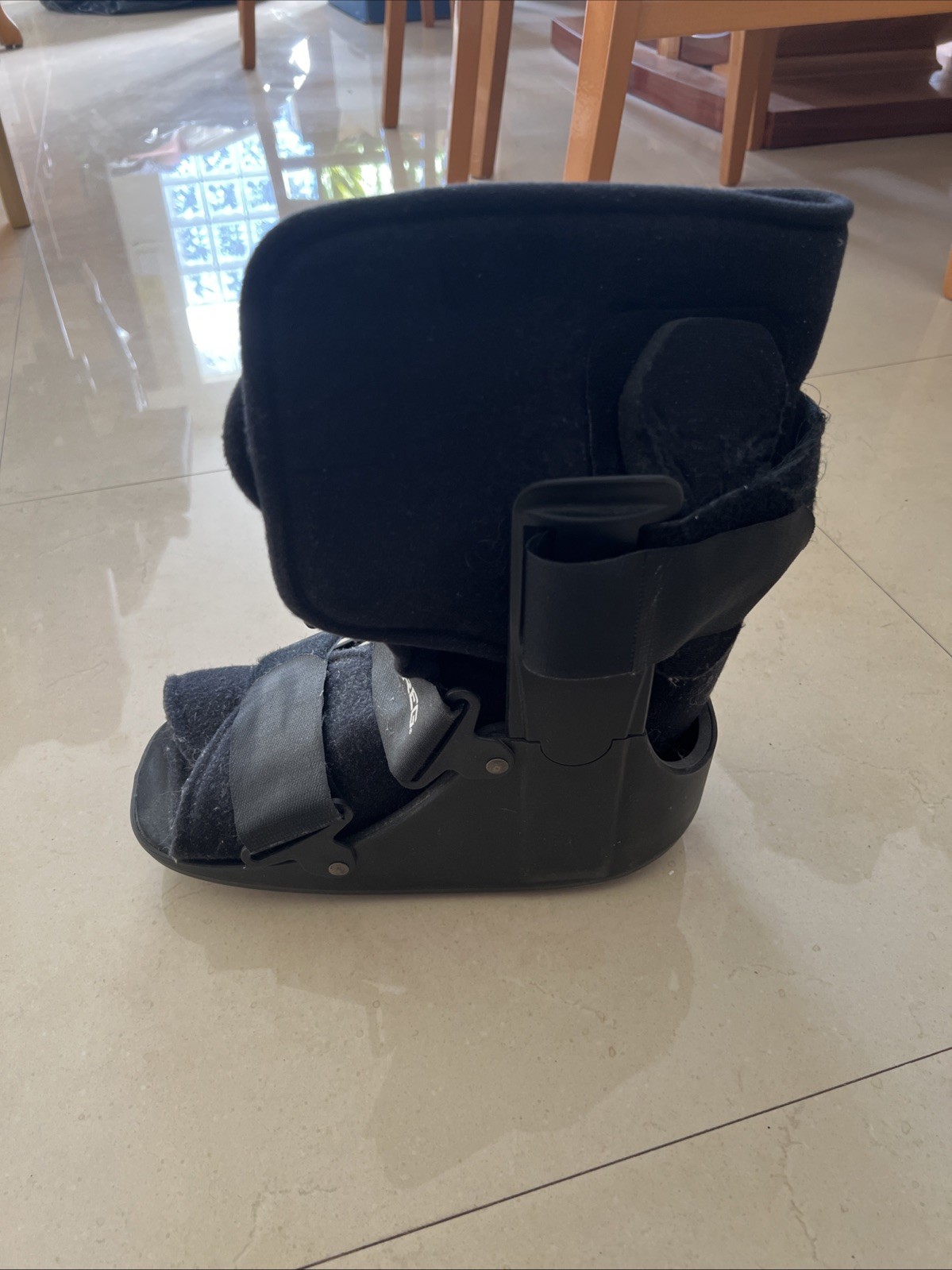 Breg Integrity Fracture Walker Air Short Boot Size Medium, 100004-030