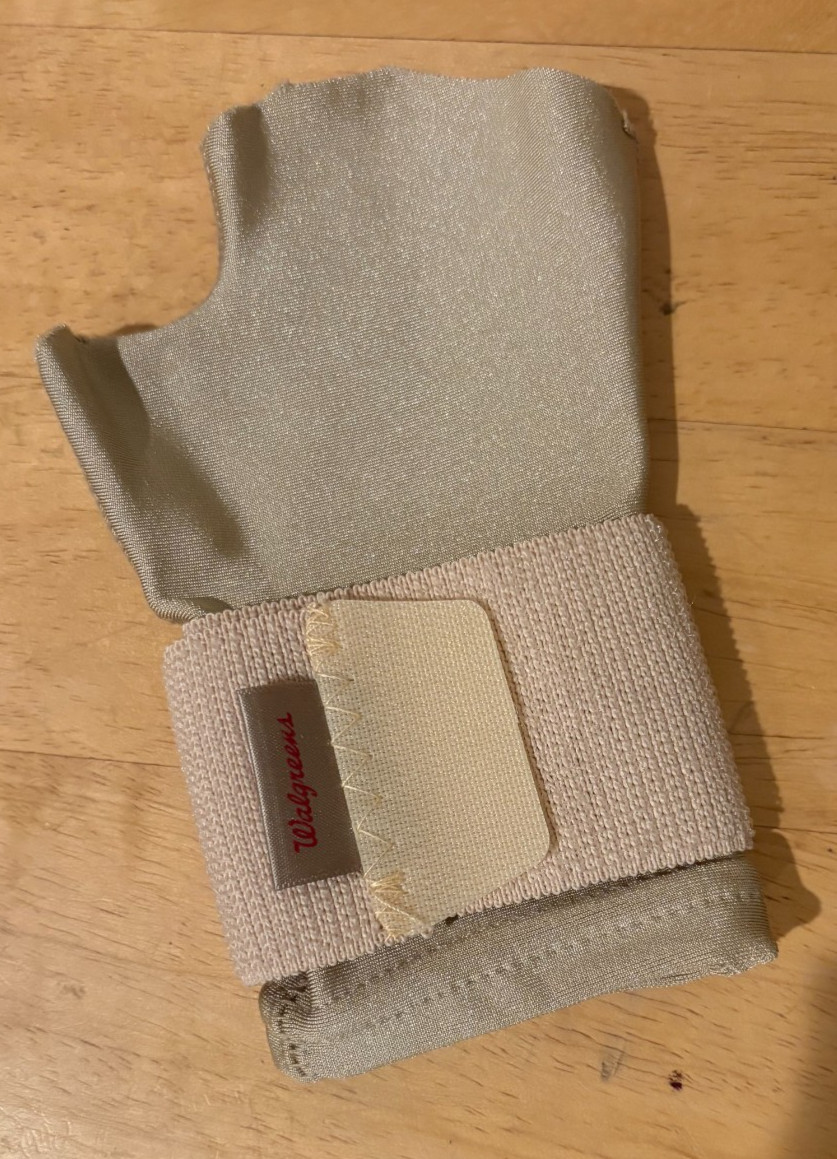 WALGREENS HAND SUPPORT GLOVE ADJUSTABLE LEFT OR RIGHT WRIST SUPPORT S/M IN BOX
