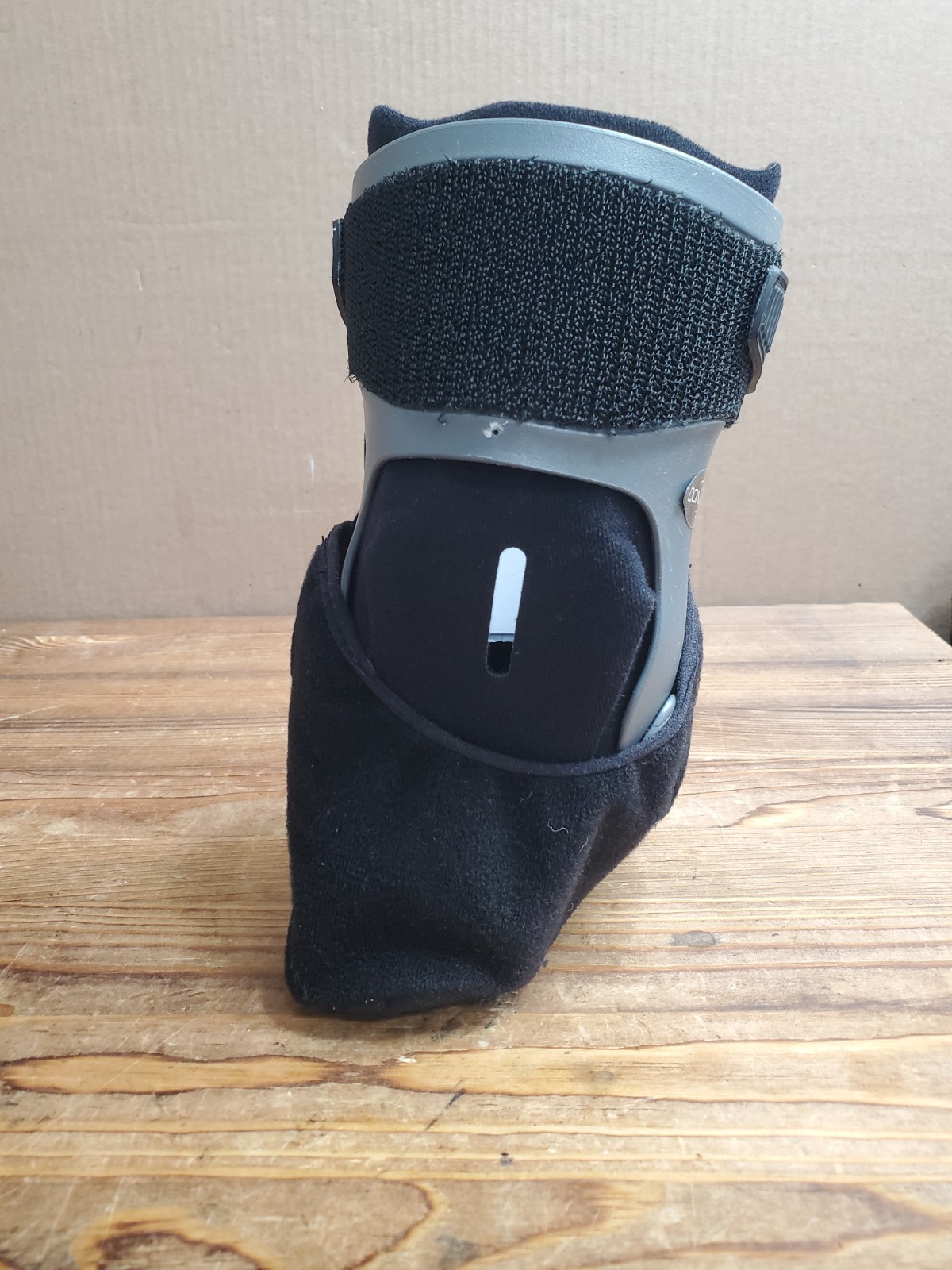 DonJoy Velocity Medium Extra Support Ankle Brace Wide Size Left Calf (Black)