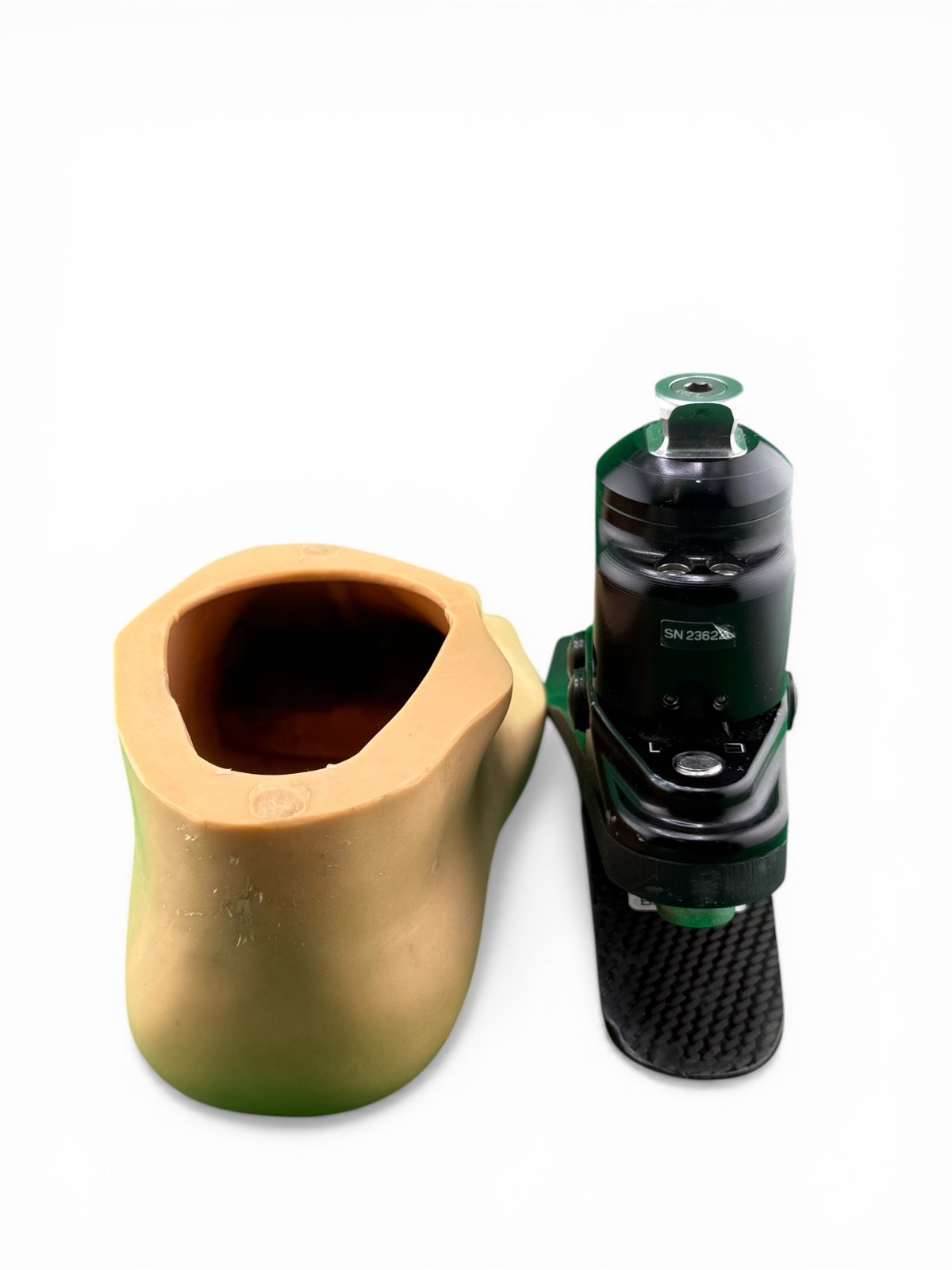 Blatchford echelon hydraulic ankle prosthetic foot. Size 28. Category 7. Right