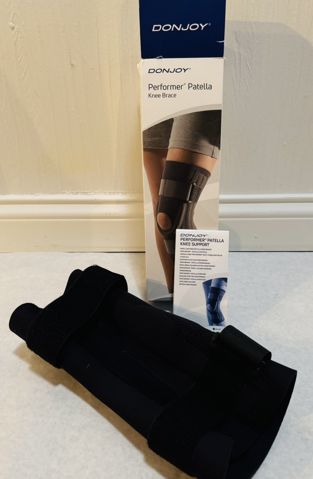 DonJoy Performer Hinged Patella Knee Brace Support Adult Size Medium 81-97485