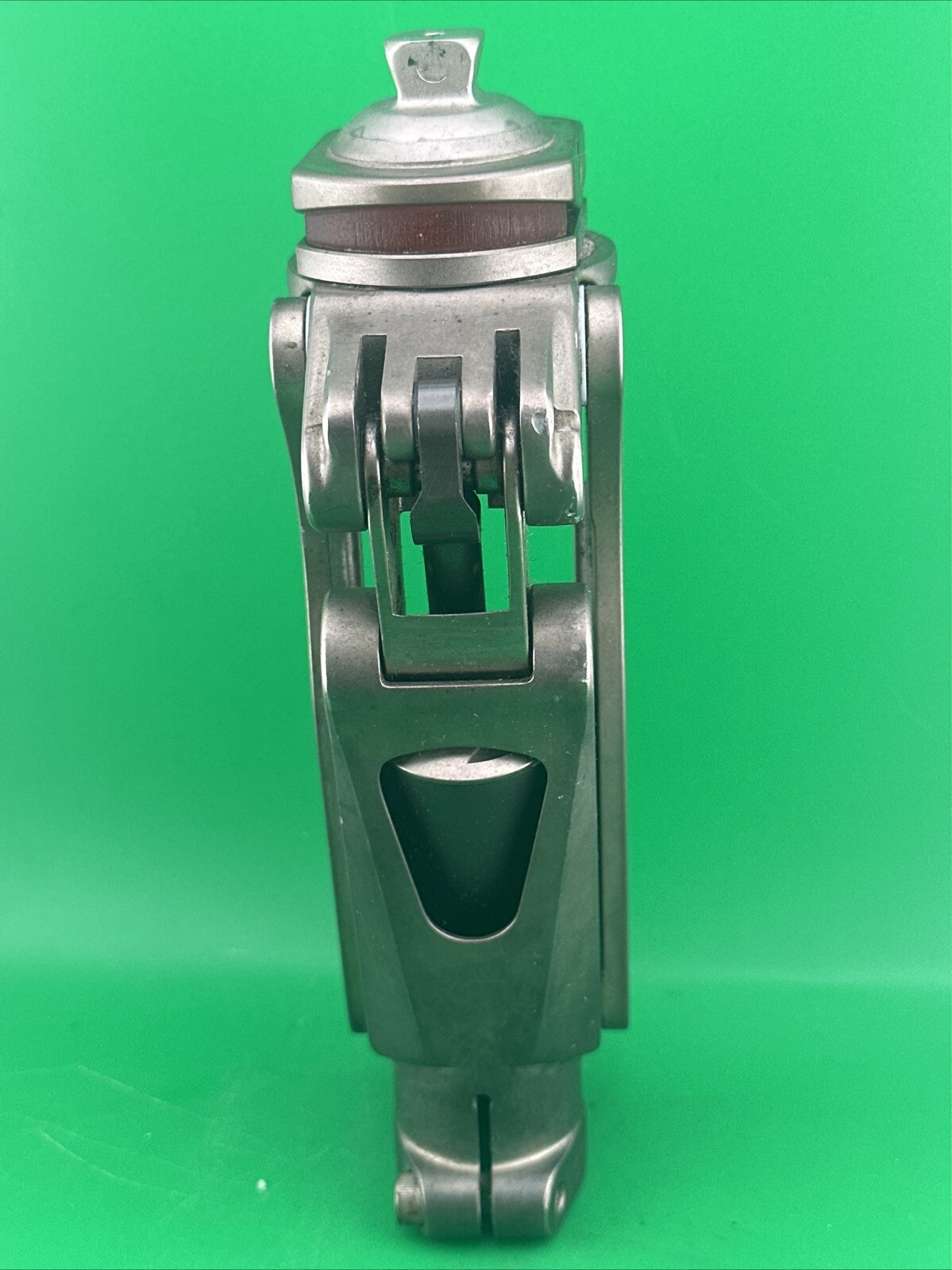 Medi Ossur Ohp3 0hp3 polycentric pneumatic Prosthetic Knee.