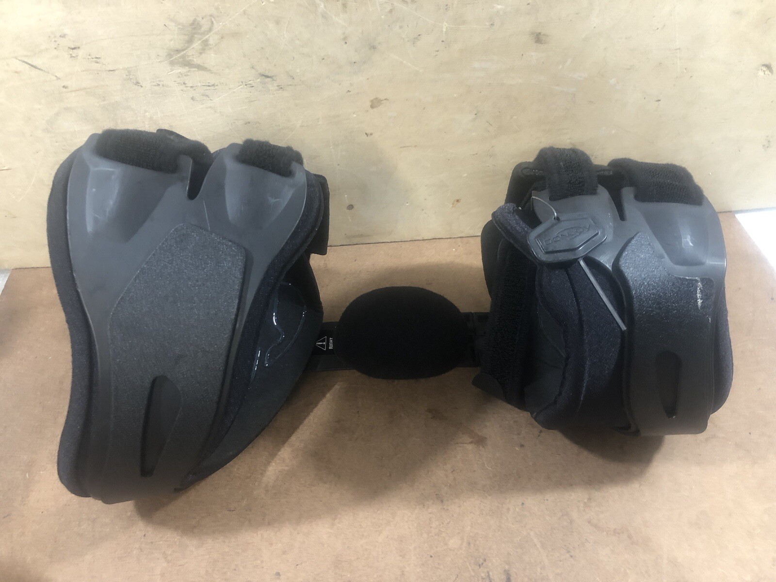 Donjoy 3DF XL Right Medial Knee Brace PreOwned