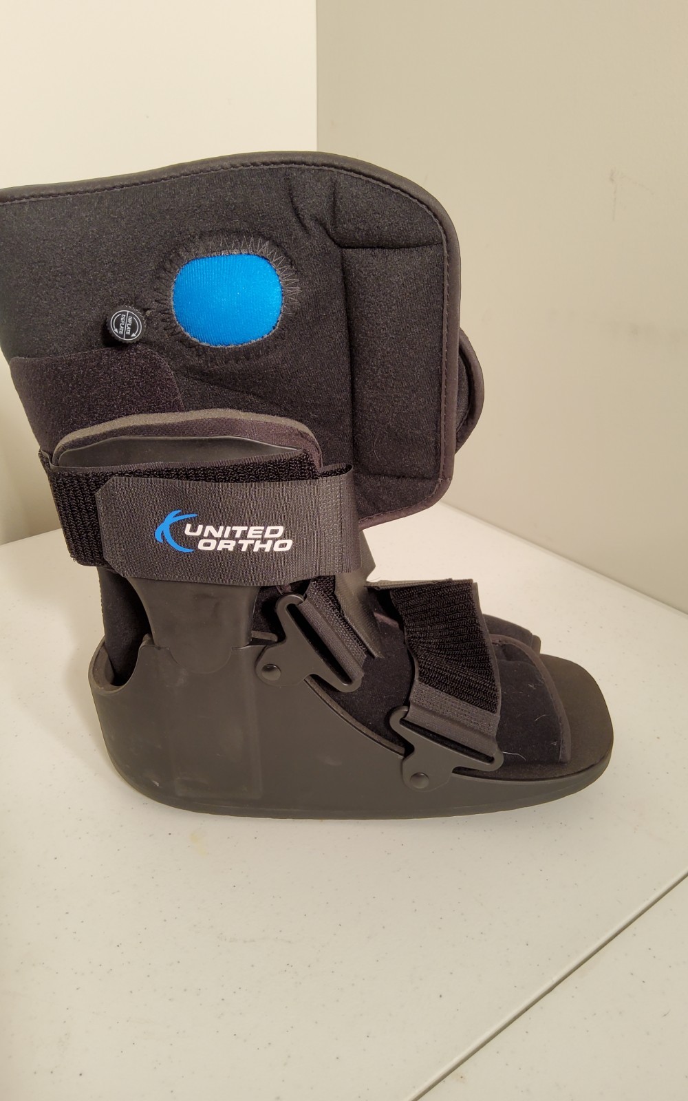 United Ortho Aircast Air Cam Walker Medical Walking Boot Medium Black