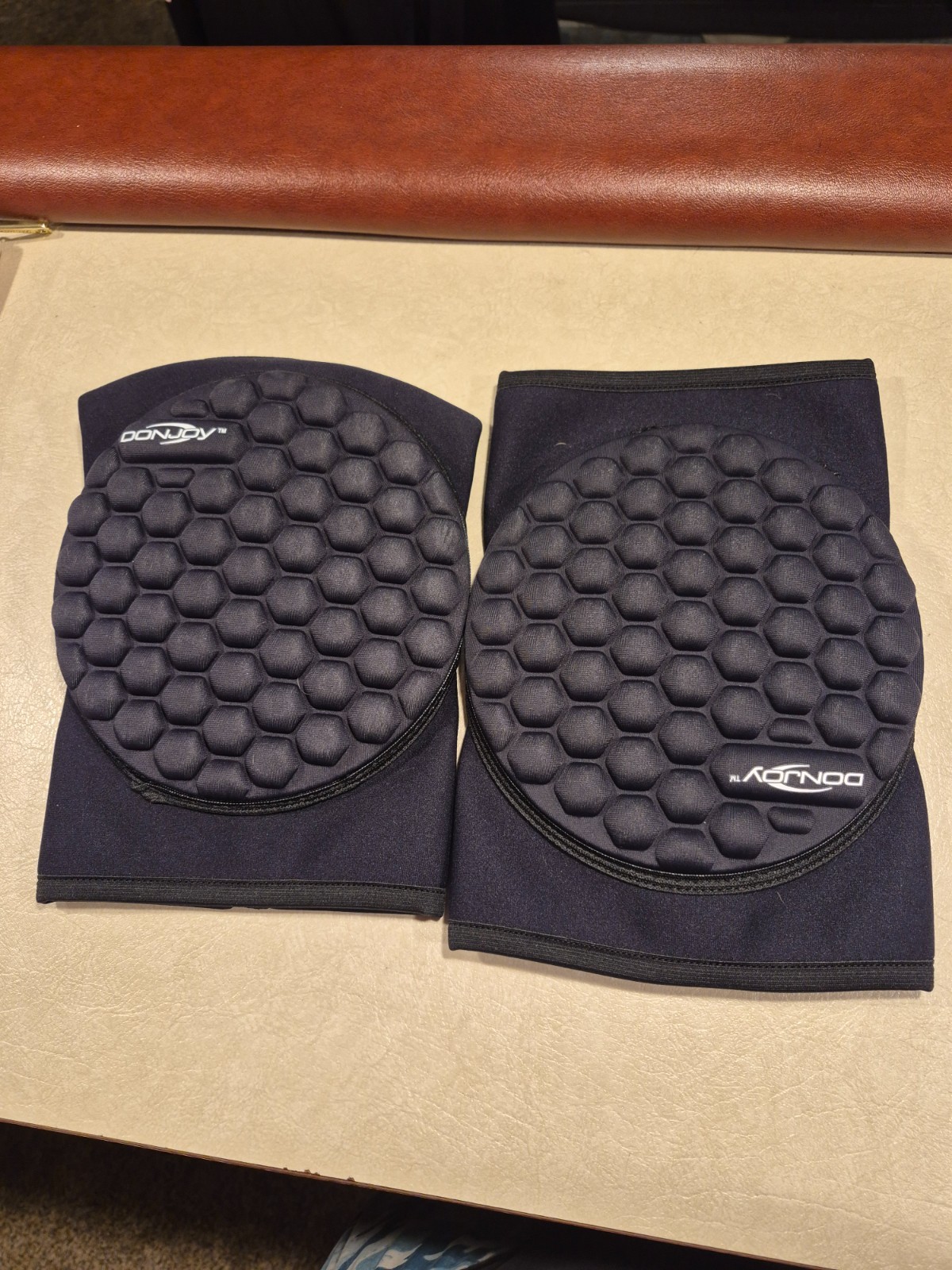 DONJOY Football knee pad