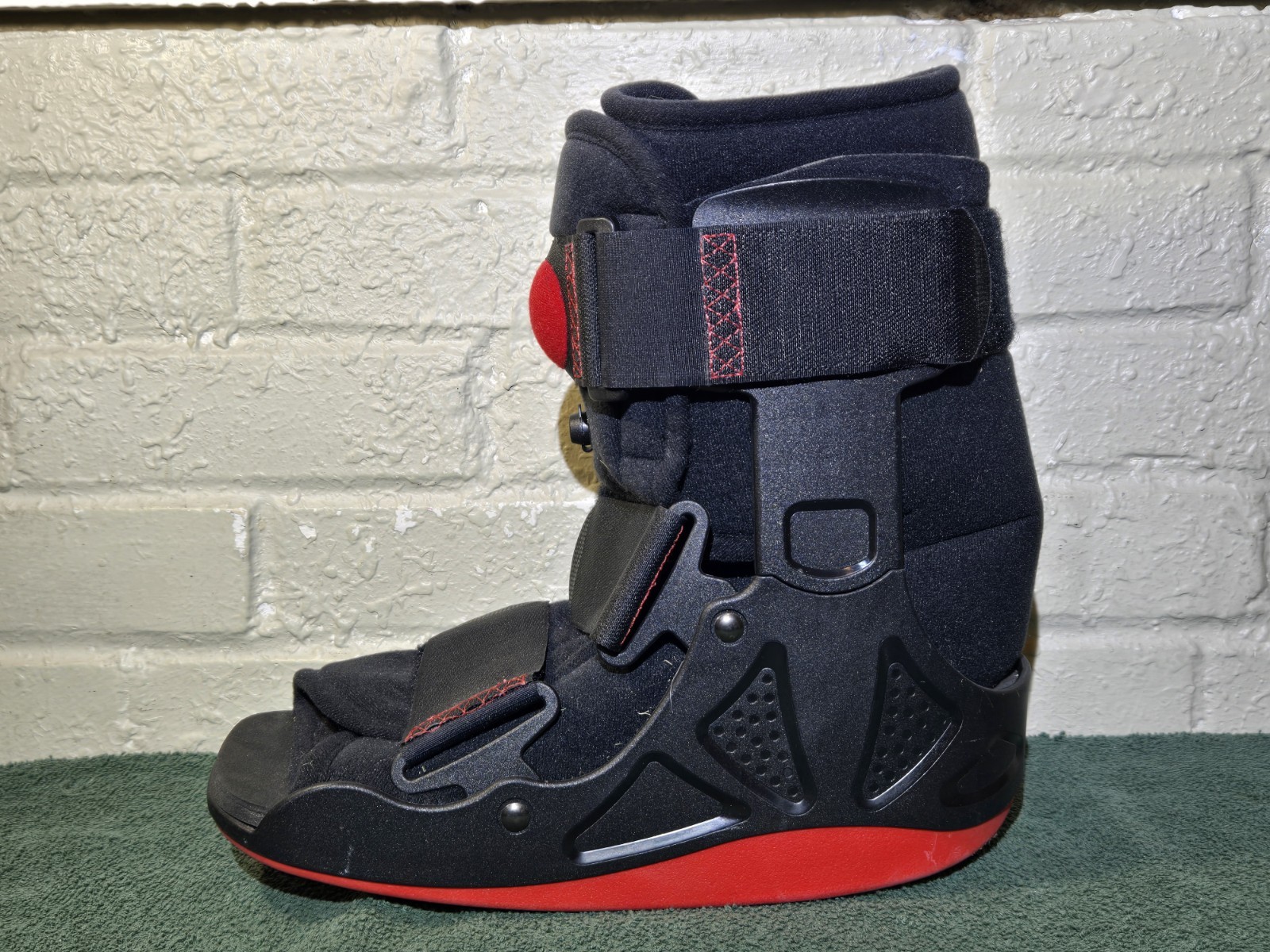 ProCare XcelTrax Air Ankle Walker Brace/Walking Boot Medium Adjustable air pump