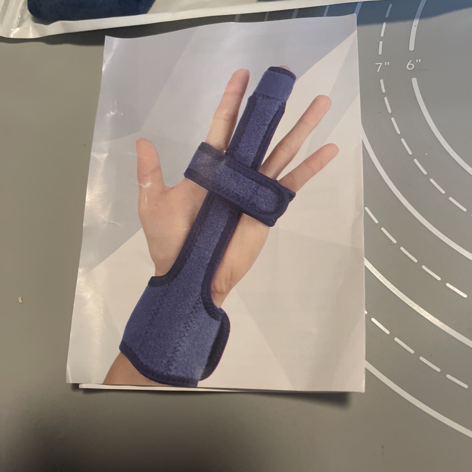 Trigger Finger Splint, Fits All Fingers , Sprain Brace, Medium