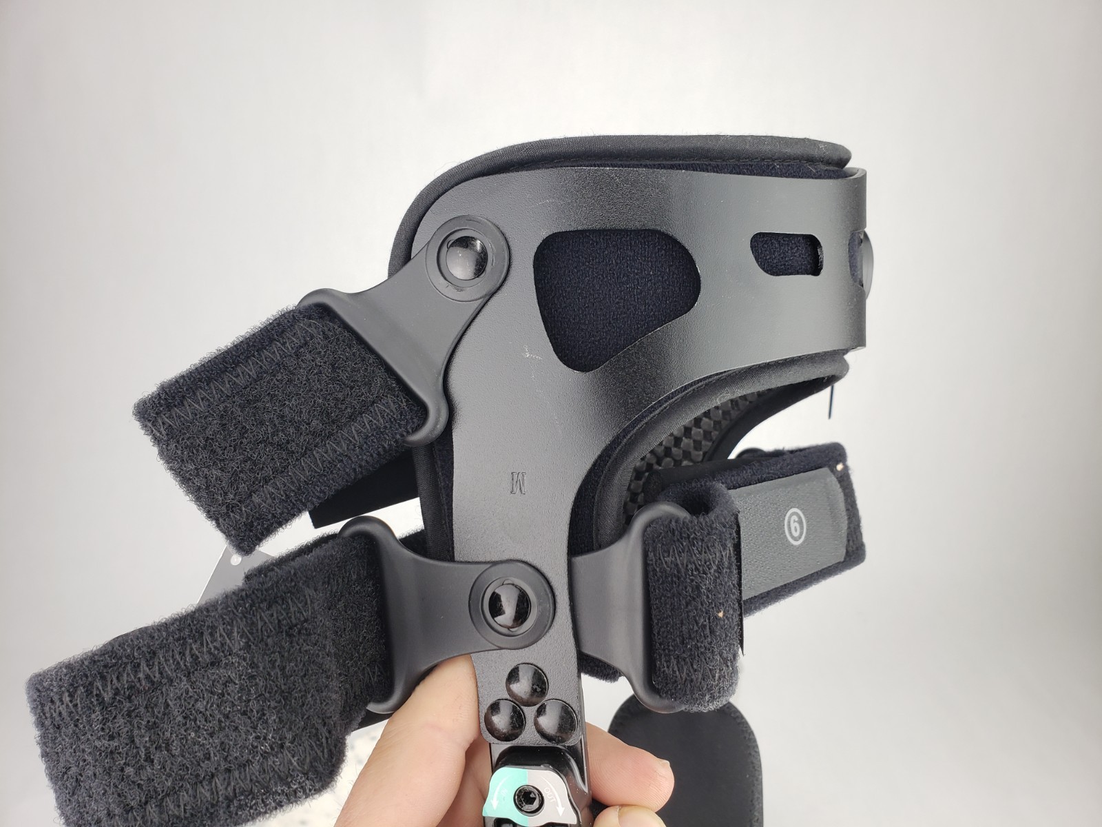 Coretech Dual 845 OA Knee Brace – Medium Left SUP2079BLKLM Comfortable