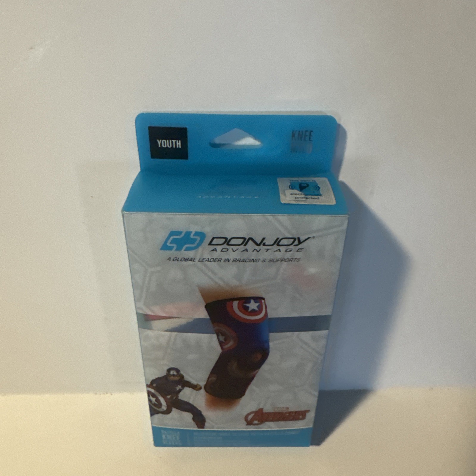 DonJoy Marvel Avengers Captain America Youth Neoprene Knee Sleeve PatellaDonut05