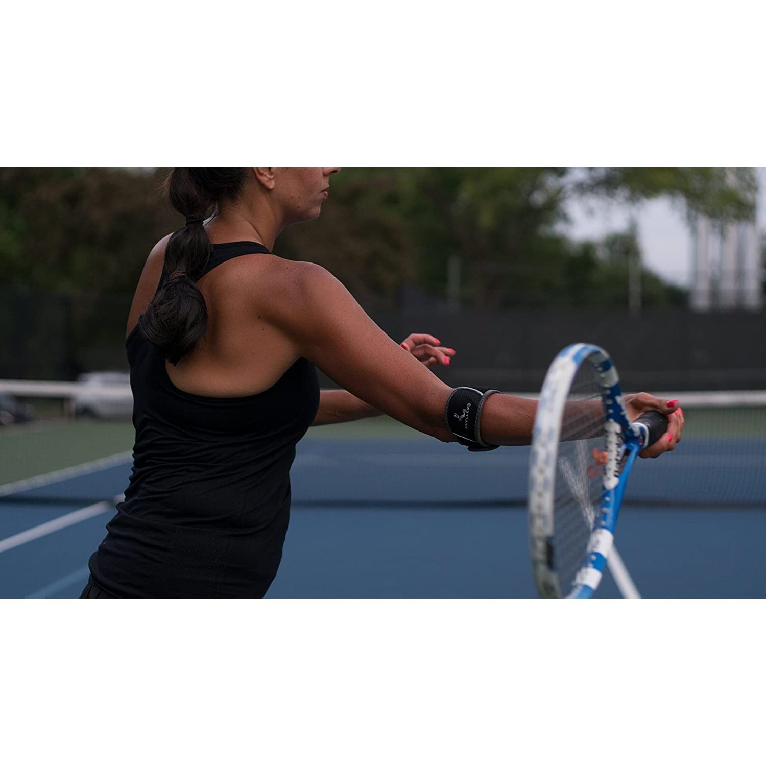 MUELLER Sports Medicine Tennis Elbow Brace With Gel Pad, One Size, Black