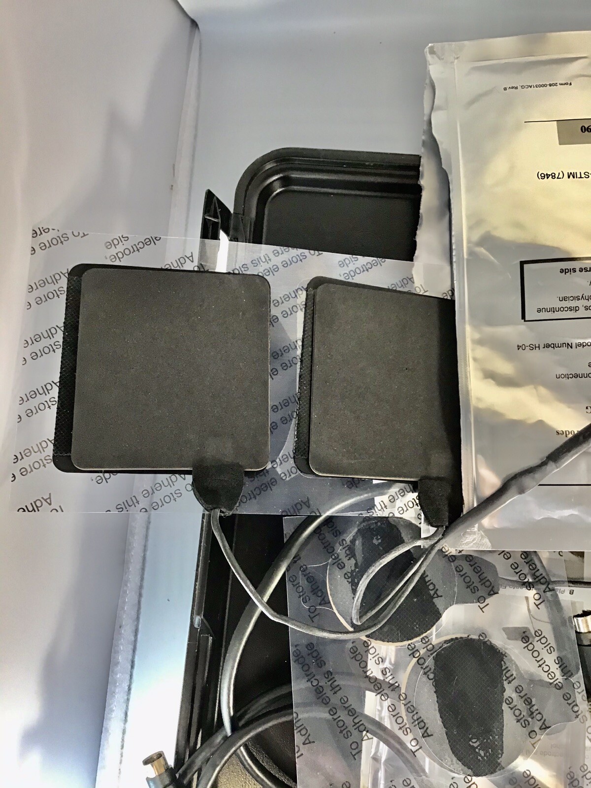 STELLAR MEDICAL MUSCLE STEMULATOR ,CHANNELS CASE FOR PARTS / NOT WORKING ,