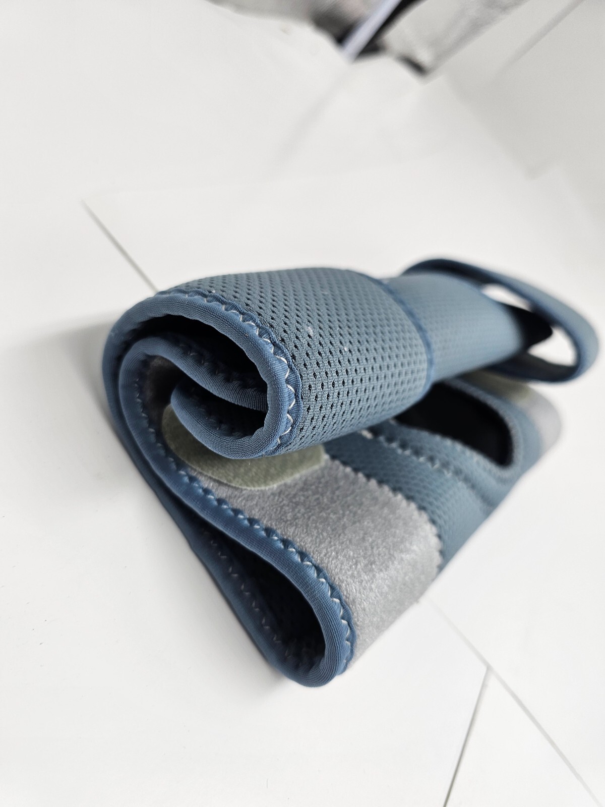 Curad Performance Ironman Series Strap Knee Support  / Round Compression Pad