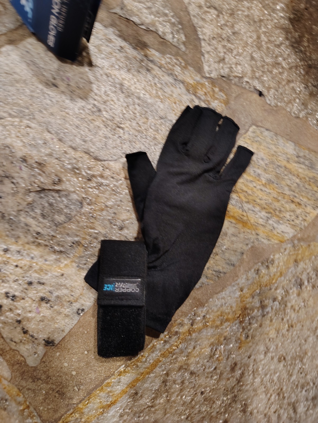 Copper Fit Ice Menthol Infused Compression Right Glove Only Small / Medium S/M