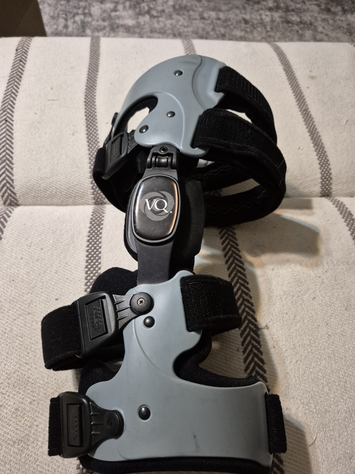 VQ OrthoCare Knee Brace Hinged Osteoarthritis LT STANDARD Orthopedic Support