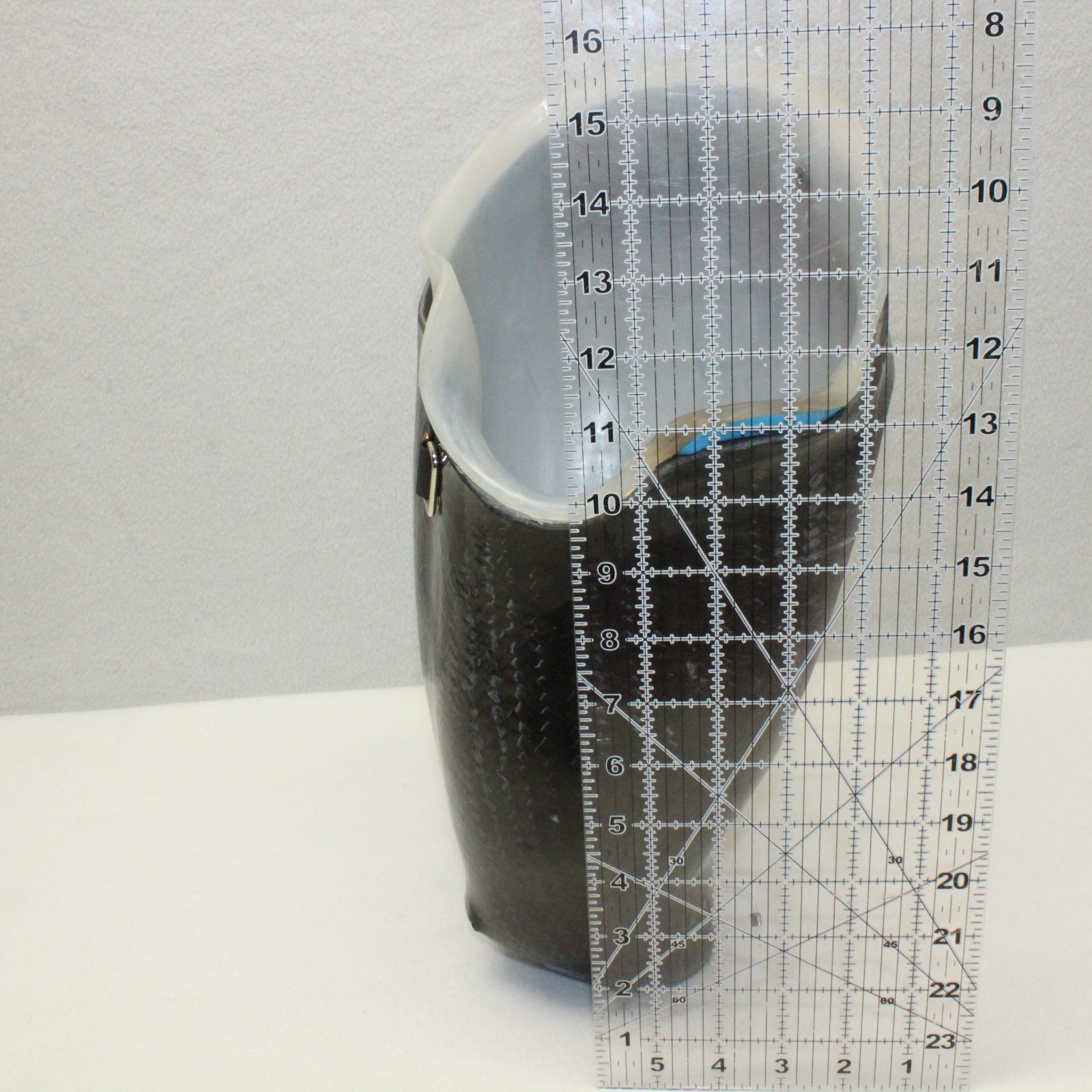 ABOVE KNEE CARBON FIBER PROSTHETIC LEFT LEG SOCKET OSSUR DISTAL~ W=6-7″ H=10-15″