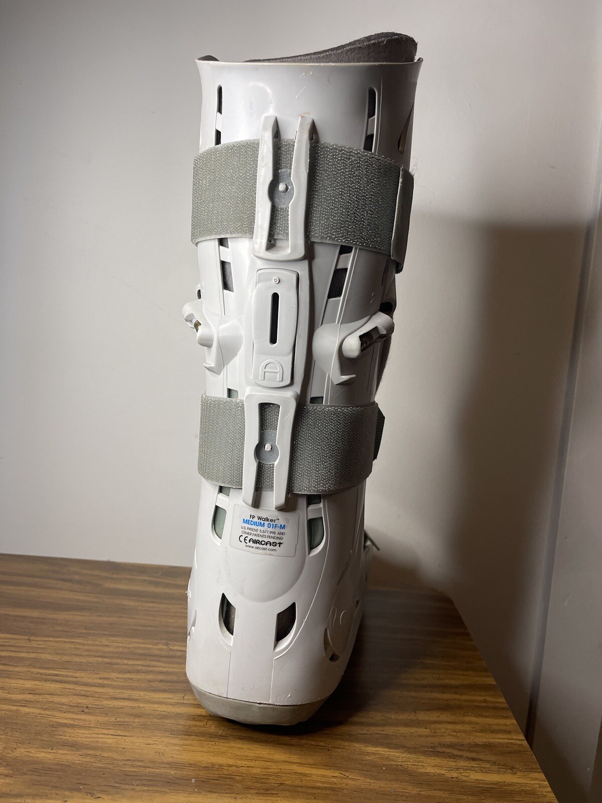 Aircast FP Walker Walking Boot Size Medium 01F-M – No Pump Used