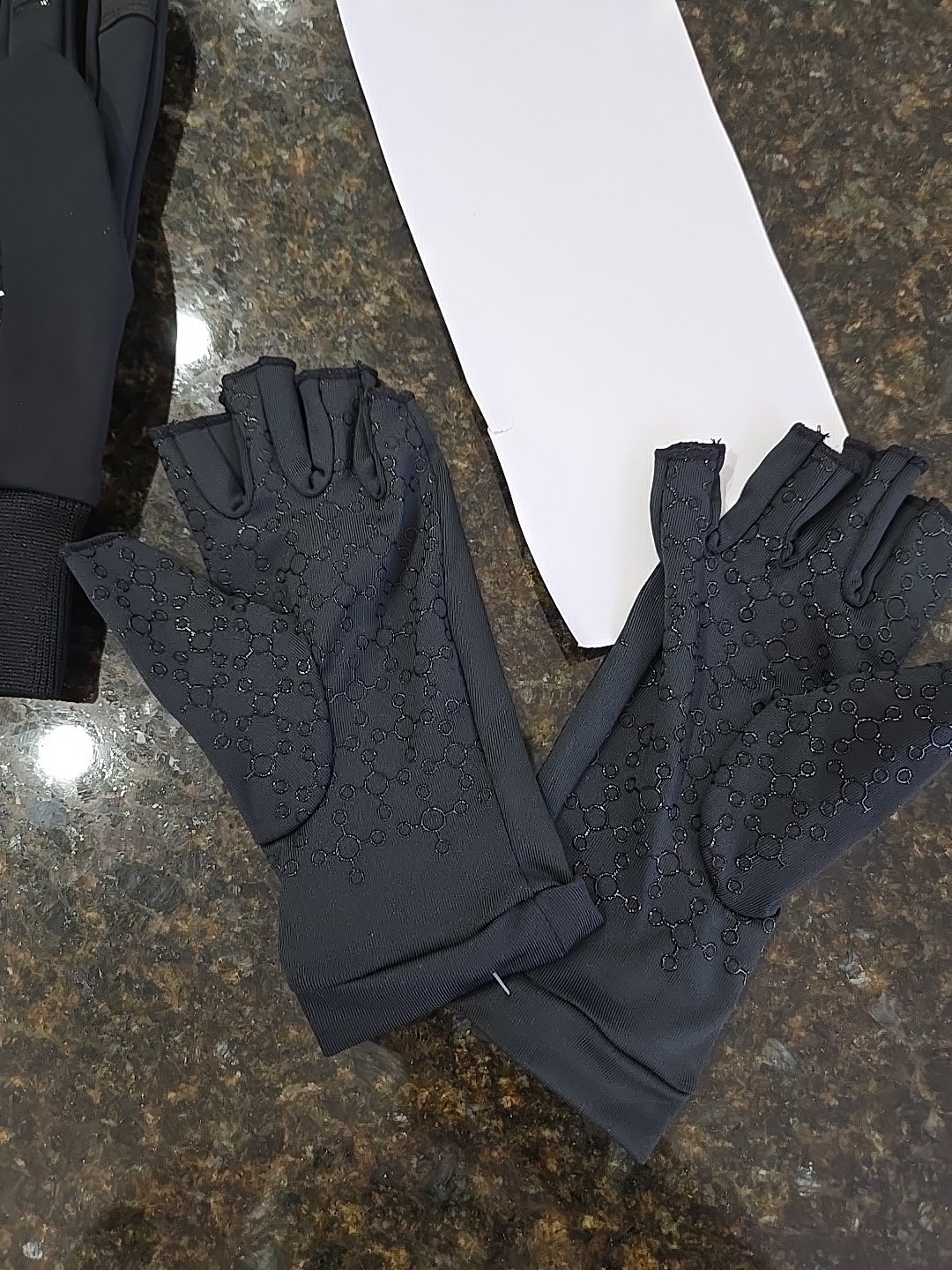 Tommie Copper 2-in-1 All Weather Compression Glove Combo – Black/Large
