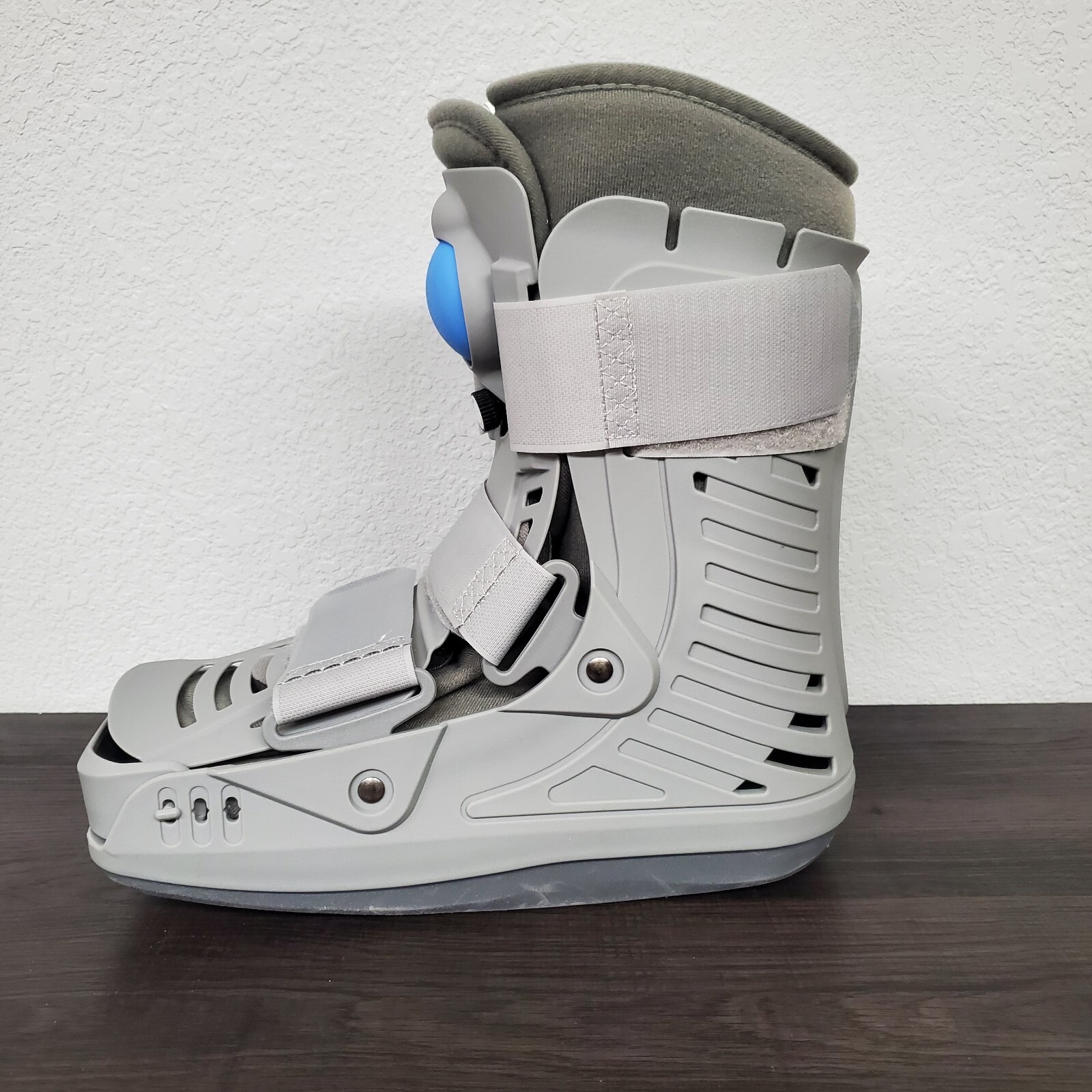 United Ortho 360 Walking Boot Sz Med Grey Unisex Air Fracture Inflate Air Pump