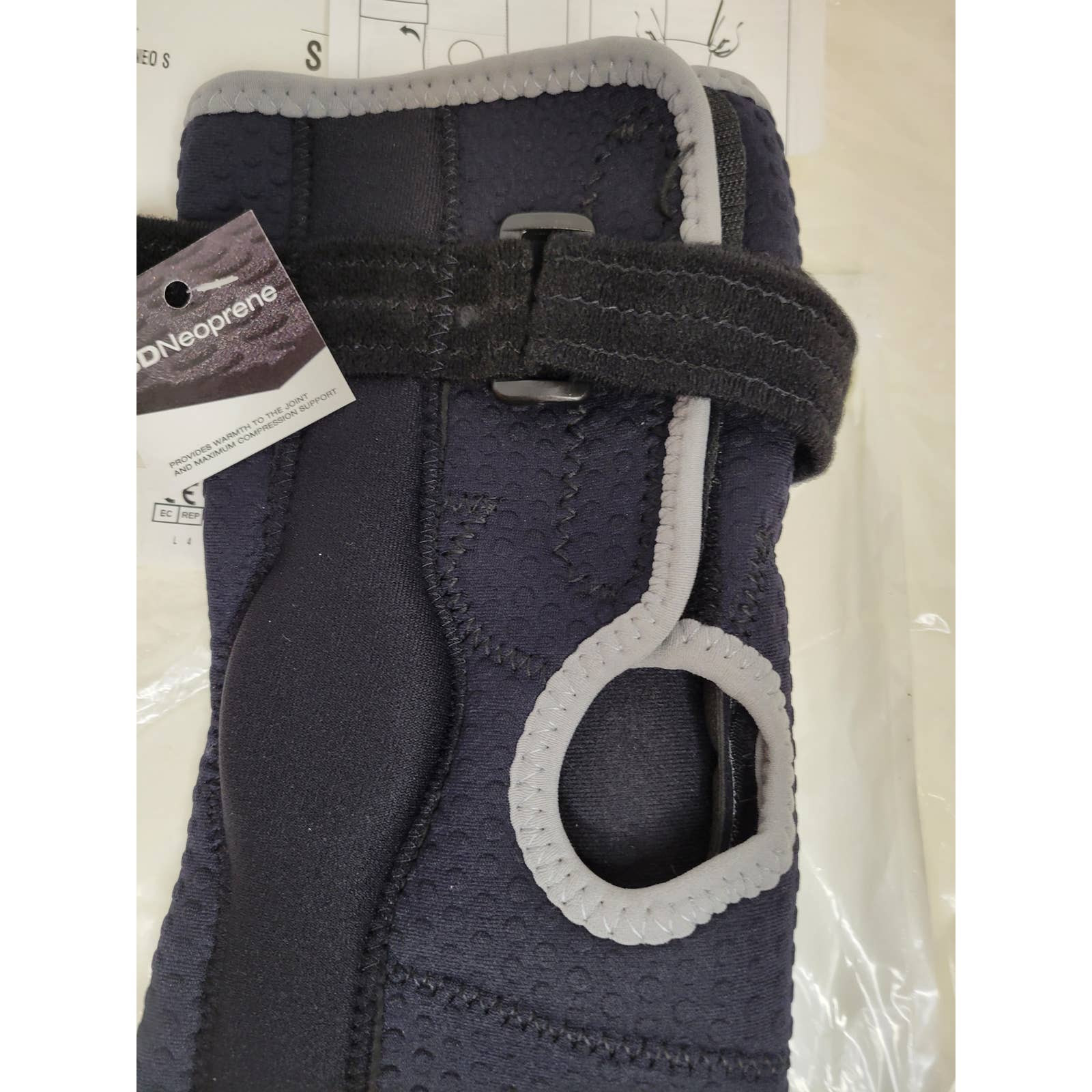 NWT Breg Hinged Knee Brace Front Thigh 3D Neoprene Small RK182303