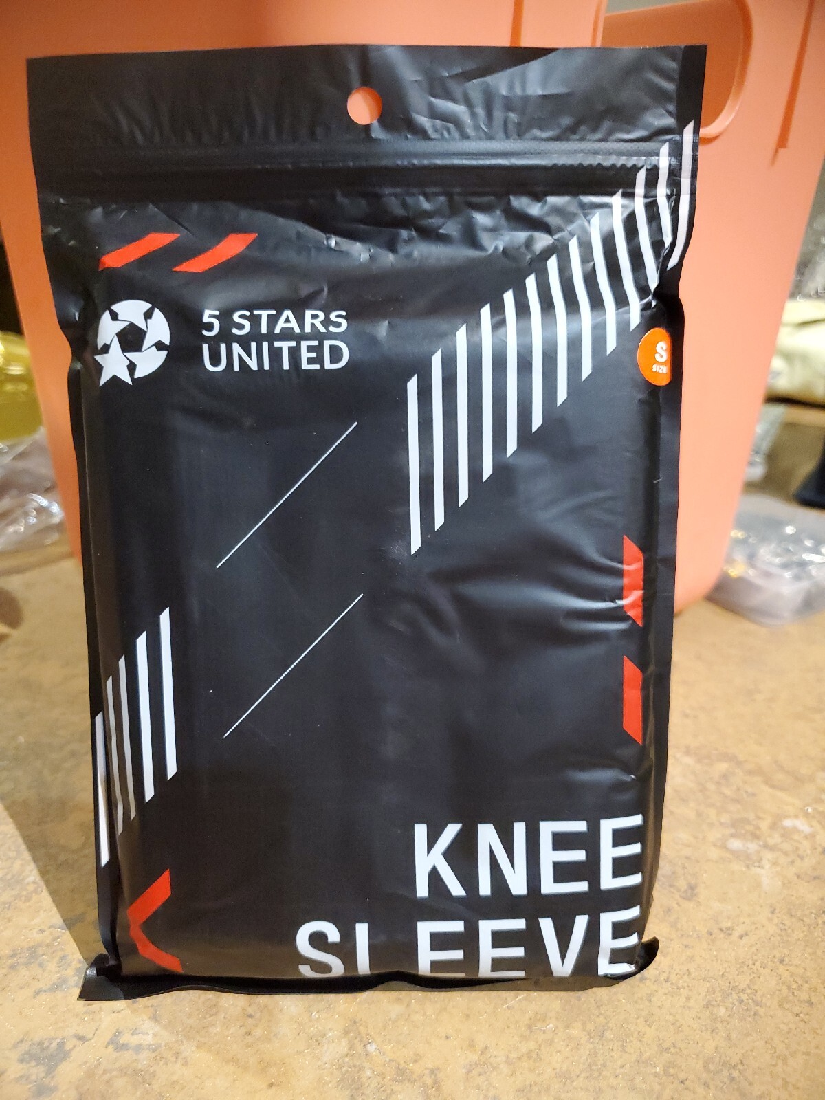 5 Star United Compression Knee Sleeve. Small, Quantity: 1