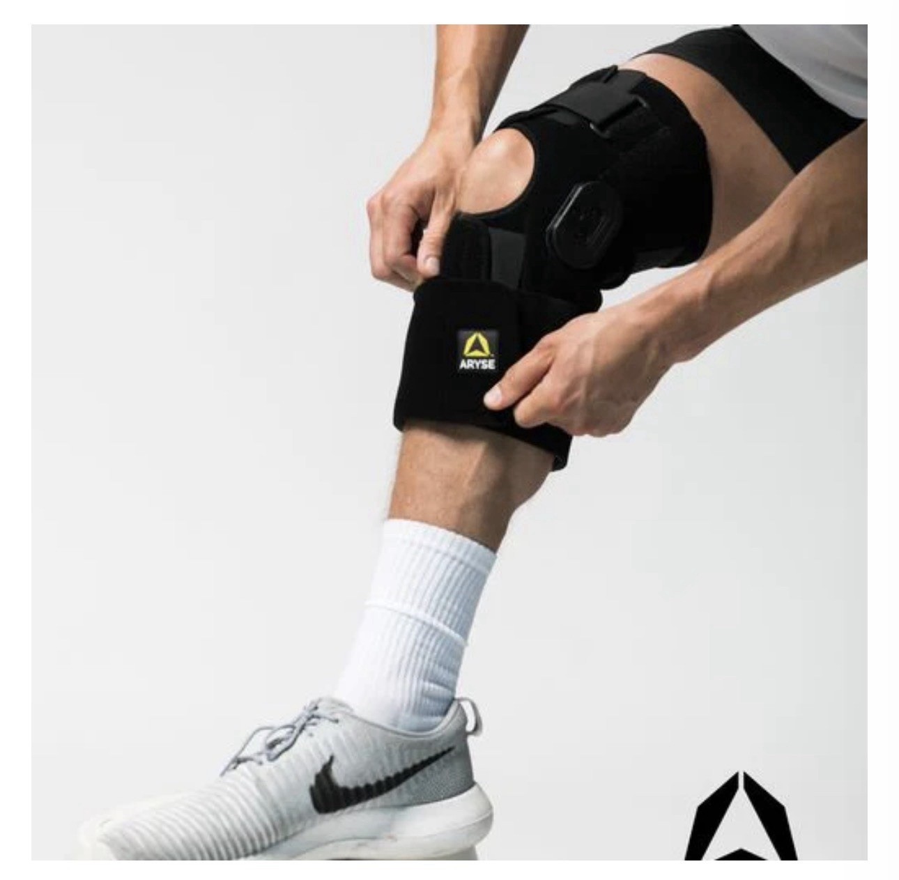 ARYSE Tru-Range Knee Brace Universal Black NEW ROM Hinged AY-32/33 L1833