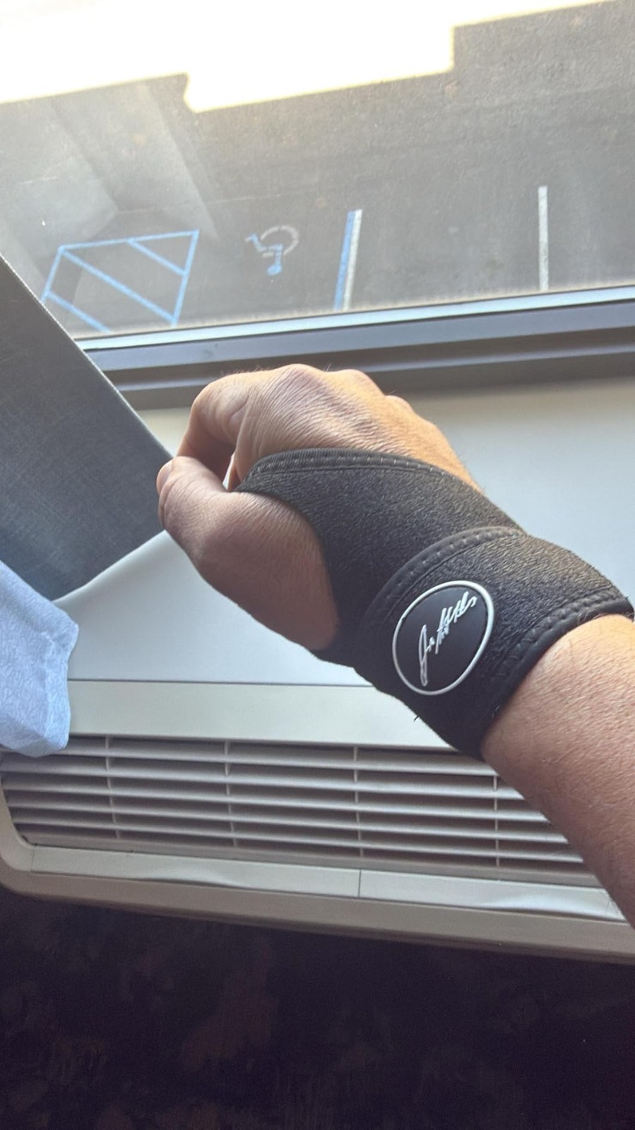 Lightweight Wrist Brace for Tendonitis & Sports – Includes Handy Exercise Guide