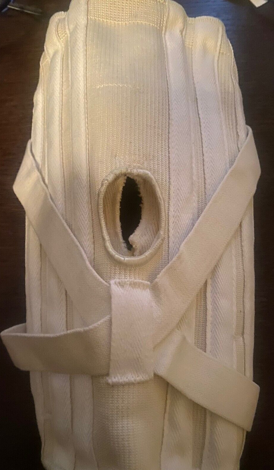 New Old Stock BOB Model 208 Cartilage Knee Brace Size XLarge. Box is damage.