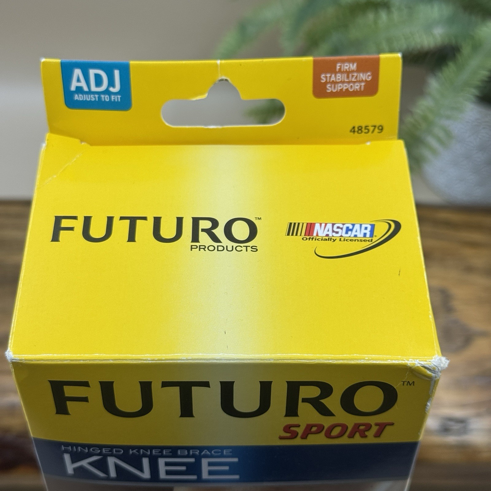 2010 Futuro Hinged Knee Support Brace Prevent Lateral Motion One Size Open Box