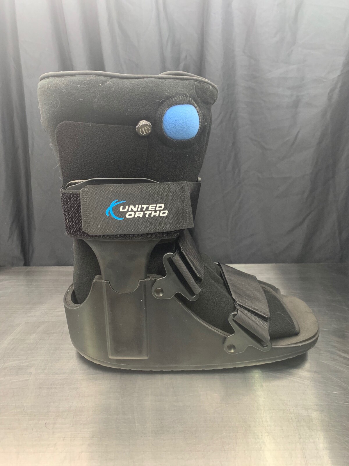 United Surgical Ortho Short Air Cam Walker Fracture Boot, Black Large