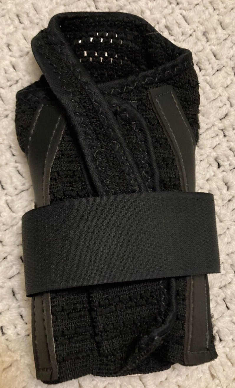 Rubbermaid Black Vinyl Right Handed Wrist Brace Size Small EUC