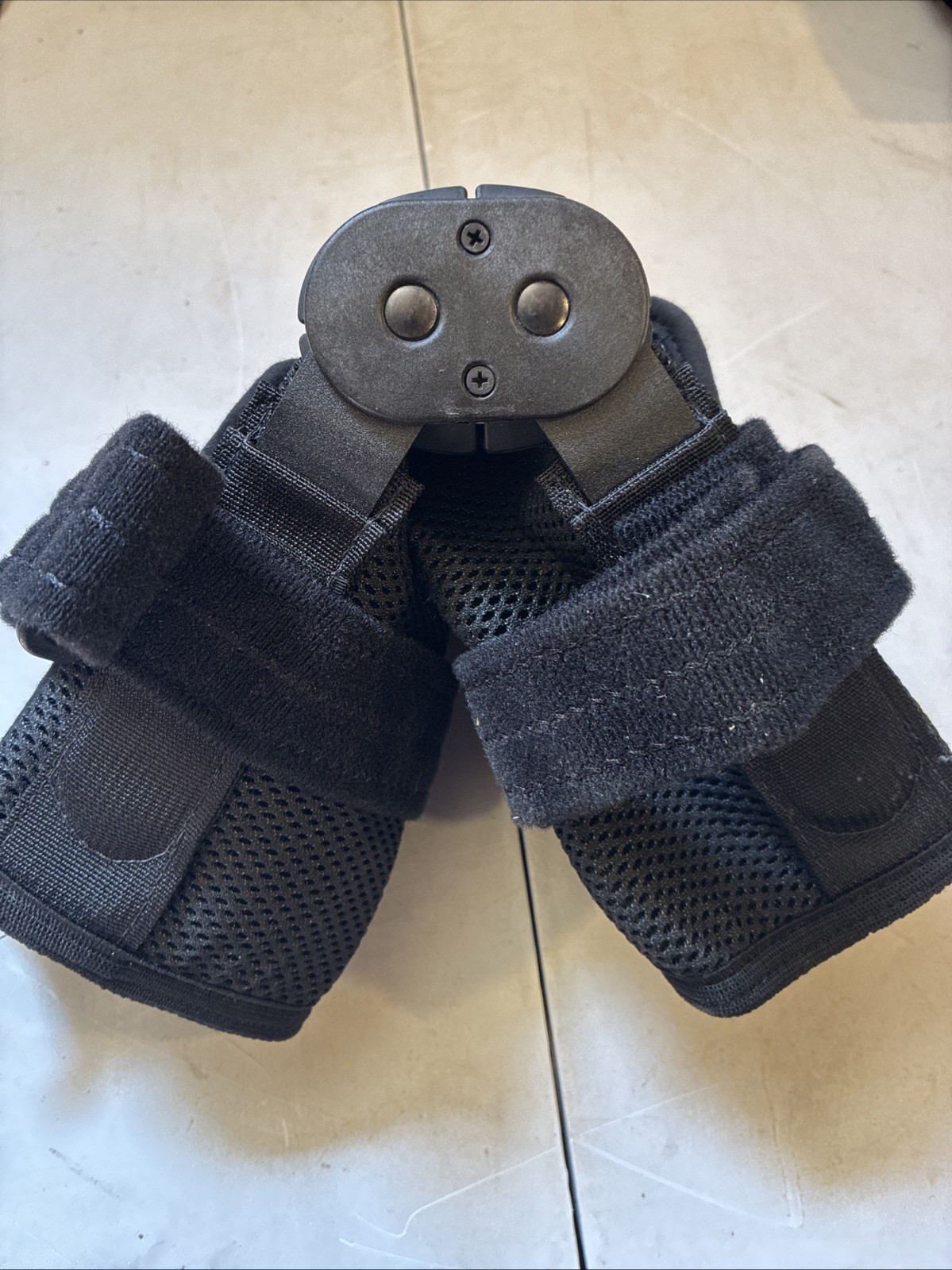 Breg Short Runner Wrap Around Hinged Air Mesh Knee Brace Size Medium