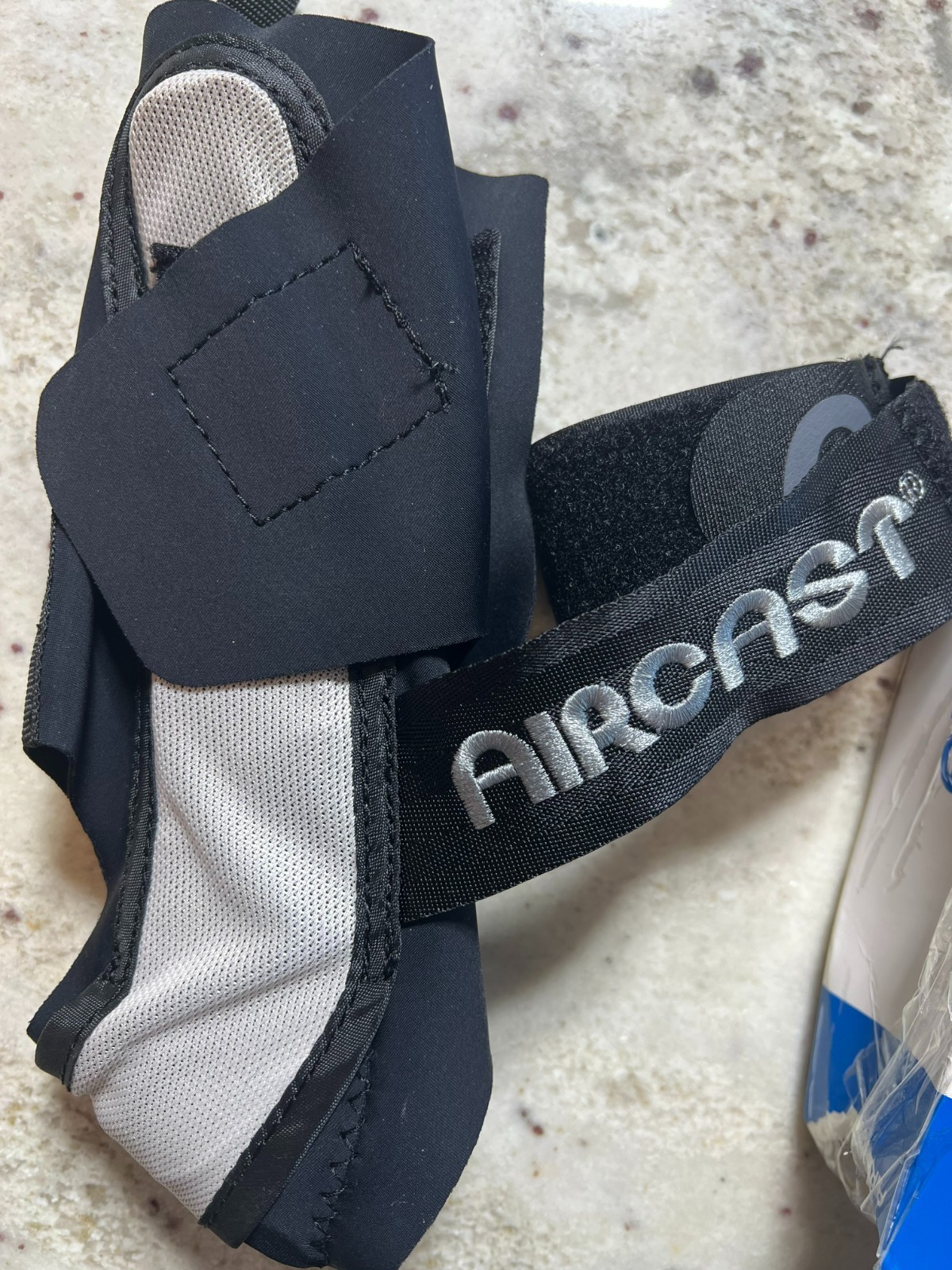 AIRCAST A60 Ankle Support Brace Small Right Black Imperfect Box