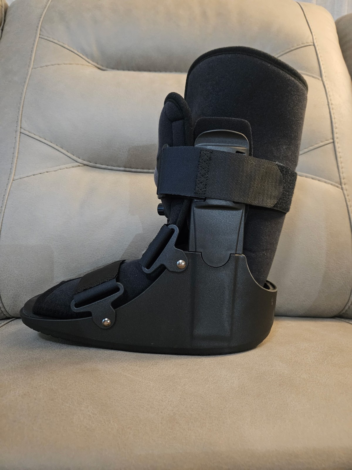 DeRoyal Inline Pneumatic Air Walker Large Low Top Medical Boot Rigid Outer Shell